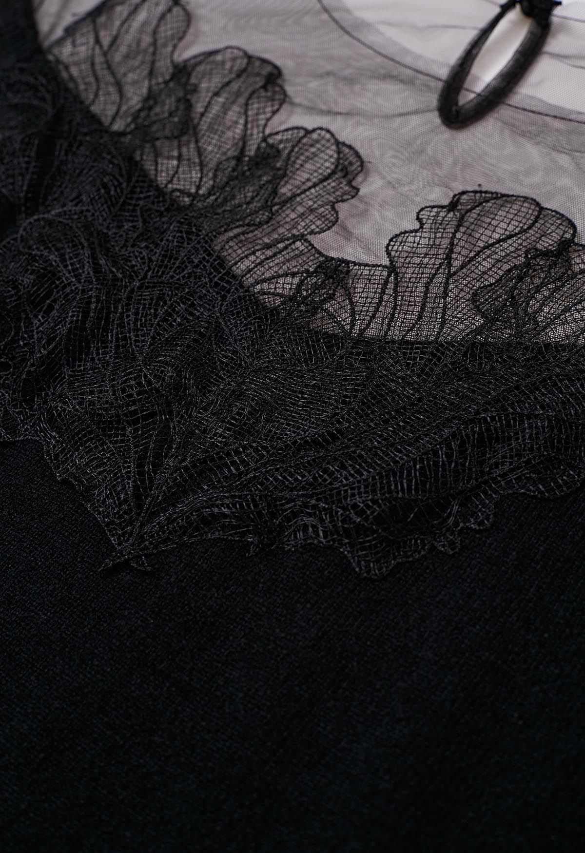 Haut en tricot épissé à épaules en maille et dentelle au crochet en noir