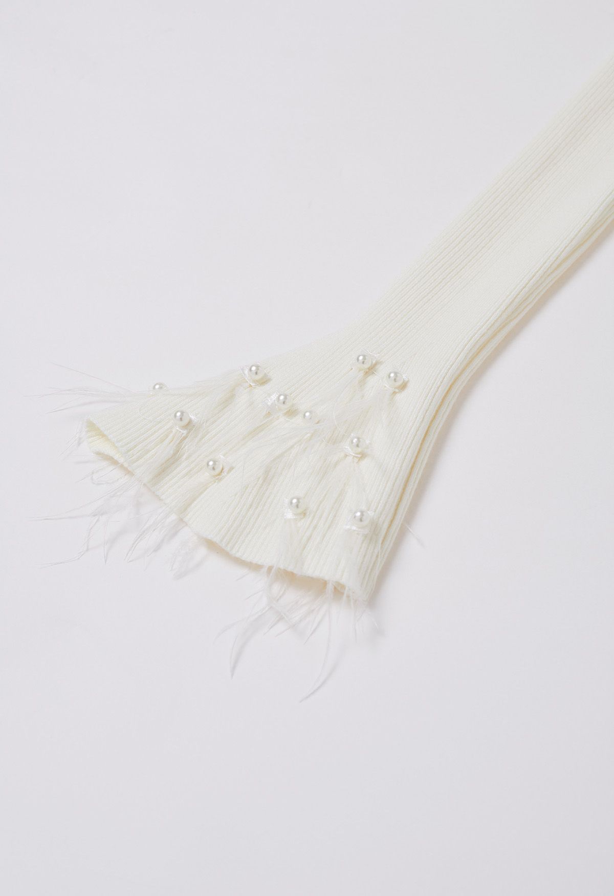 Pearly Feather - Haut en tricot à col rond et poignets en plumes blanches
