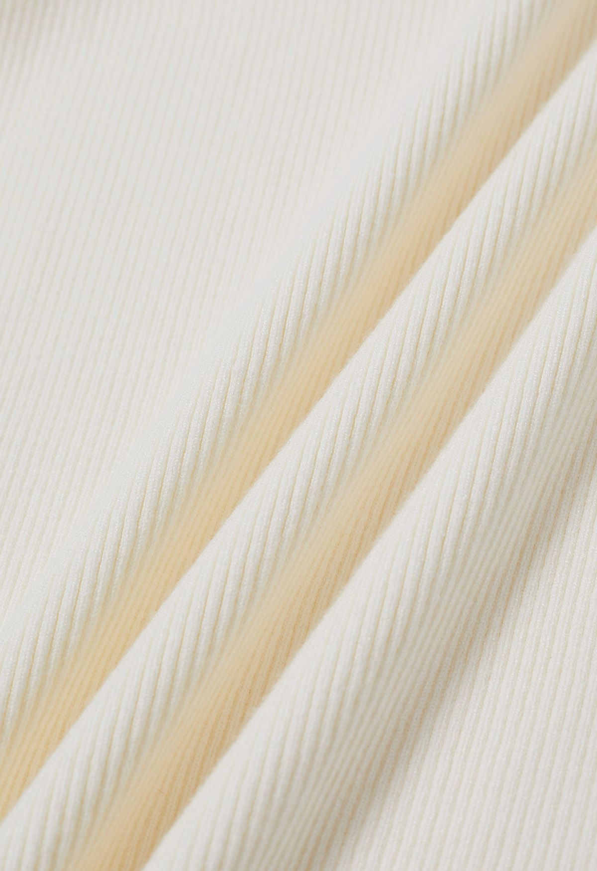 Pearly Feather - Haut en tricot à col rond et poignets en plumes blanches