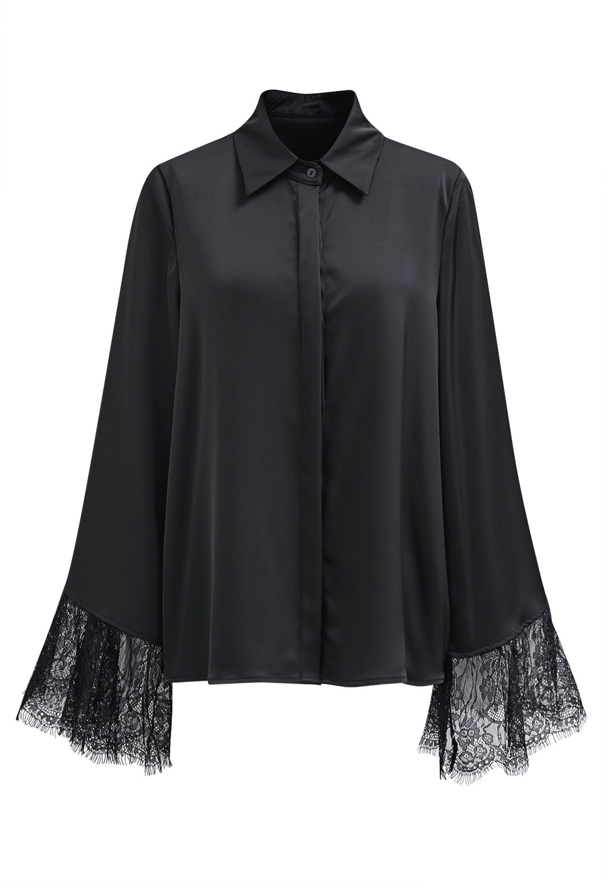 Chemise en satin à manches cloche et poignets en dentelle en noir