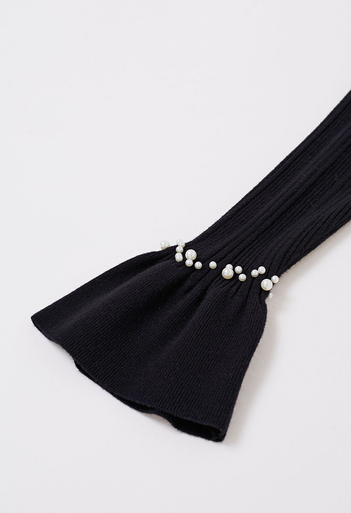 Haut en tricot côtelé à poignets évasés orné de perles en noir