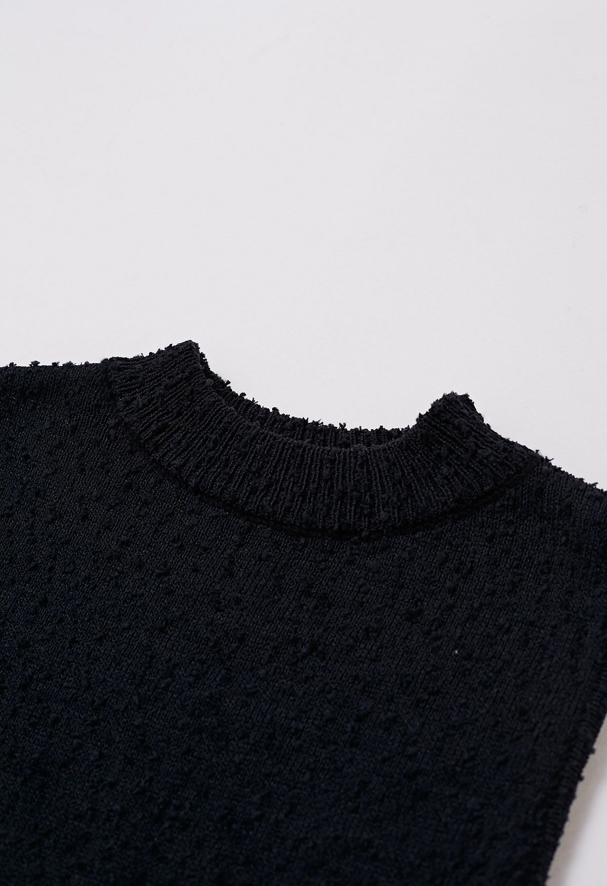 Robe longue sans manches en tricot texturé à franges en noir