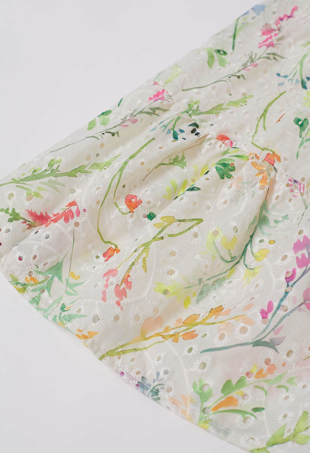 Robe portefeuille à imprimé fleurs sauvages à broderies œillets et imprimé aquarelle