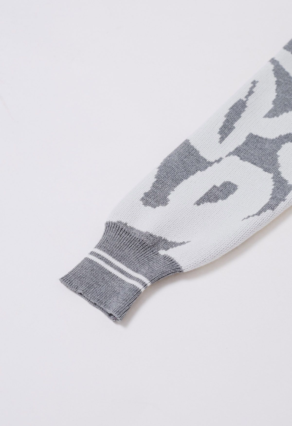 Ensemble cardigan et pantalon en tricot boutonné à imprimé abstrait en gris