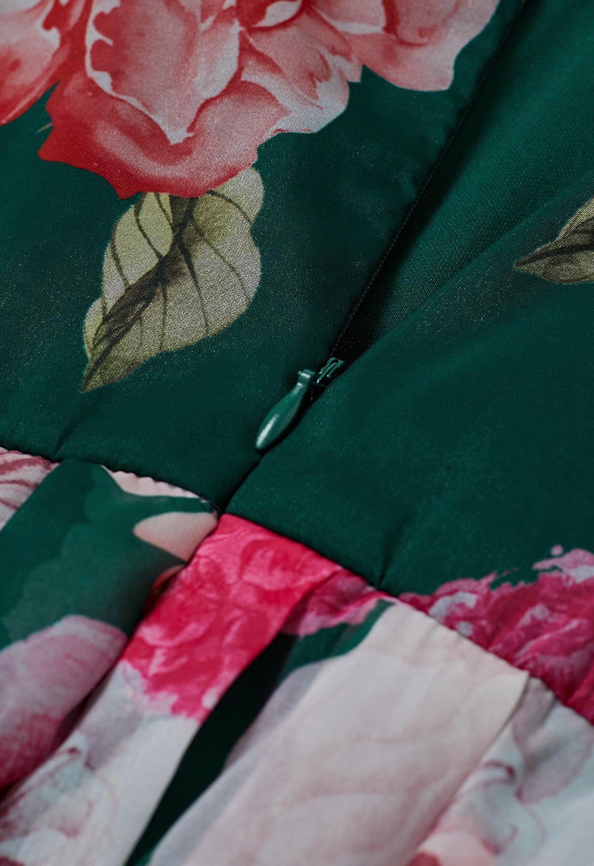 Robe longue en mousseline de soie fleurie à manches bulles en vert