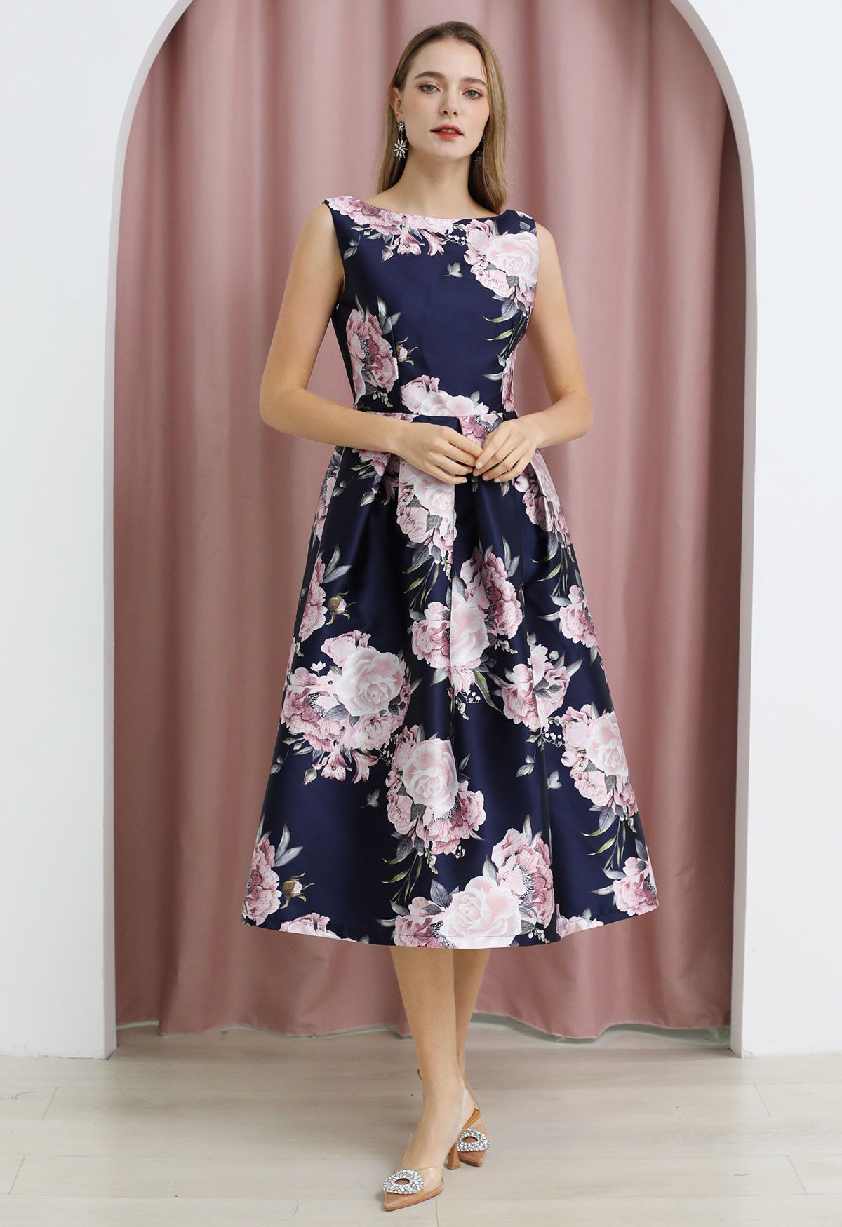 Robe midi raffinée à fleurs sans manches