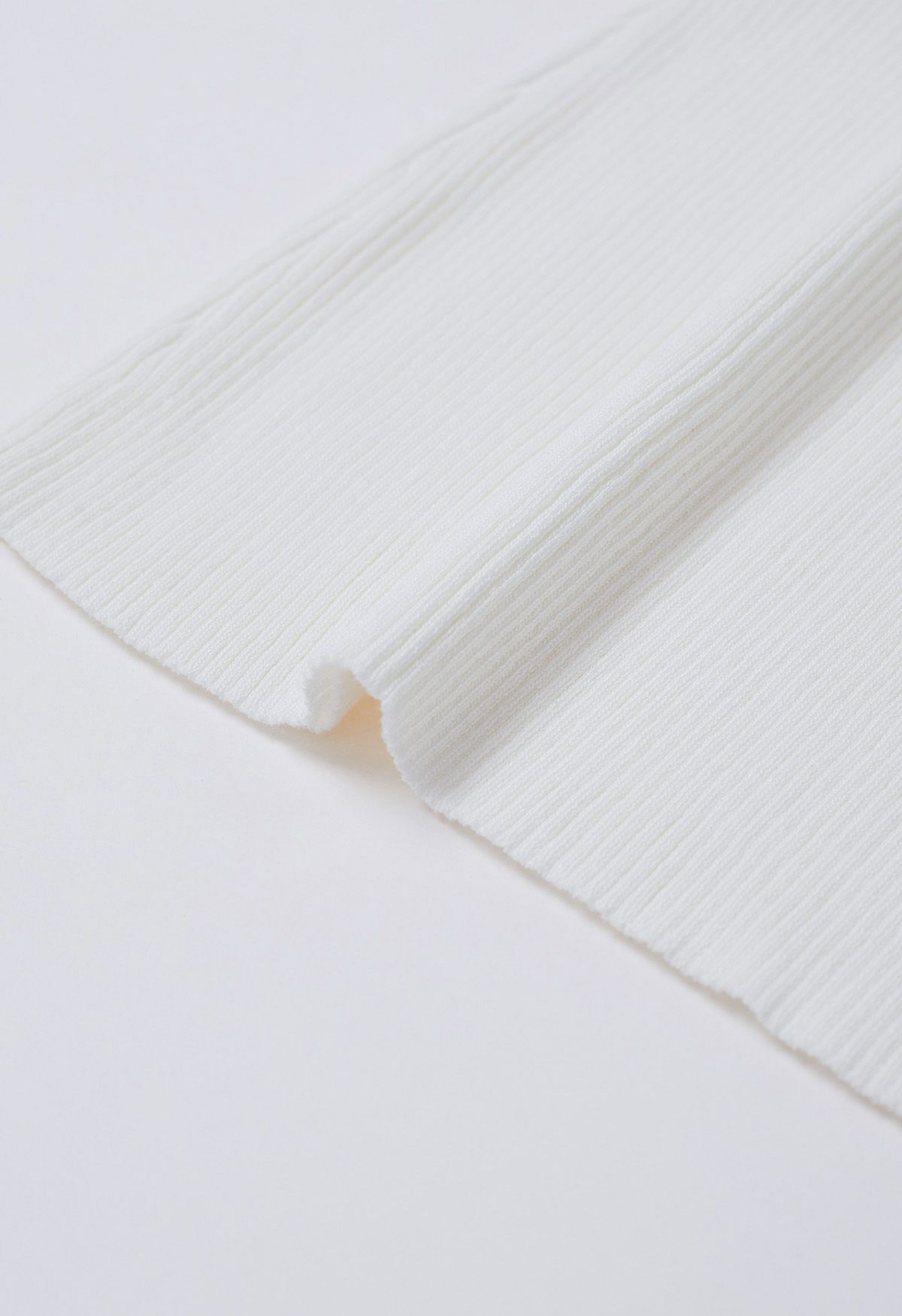 Haut en tricot épissé à manches en maille Floret 3D en blanc