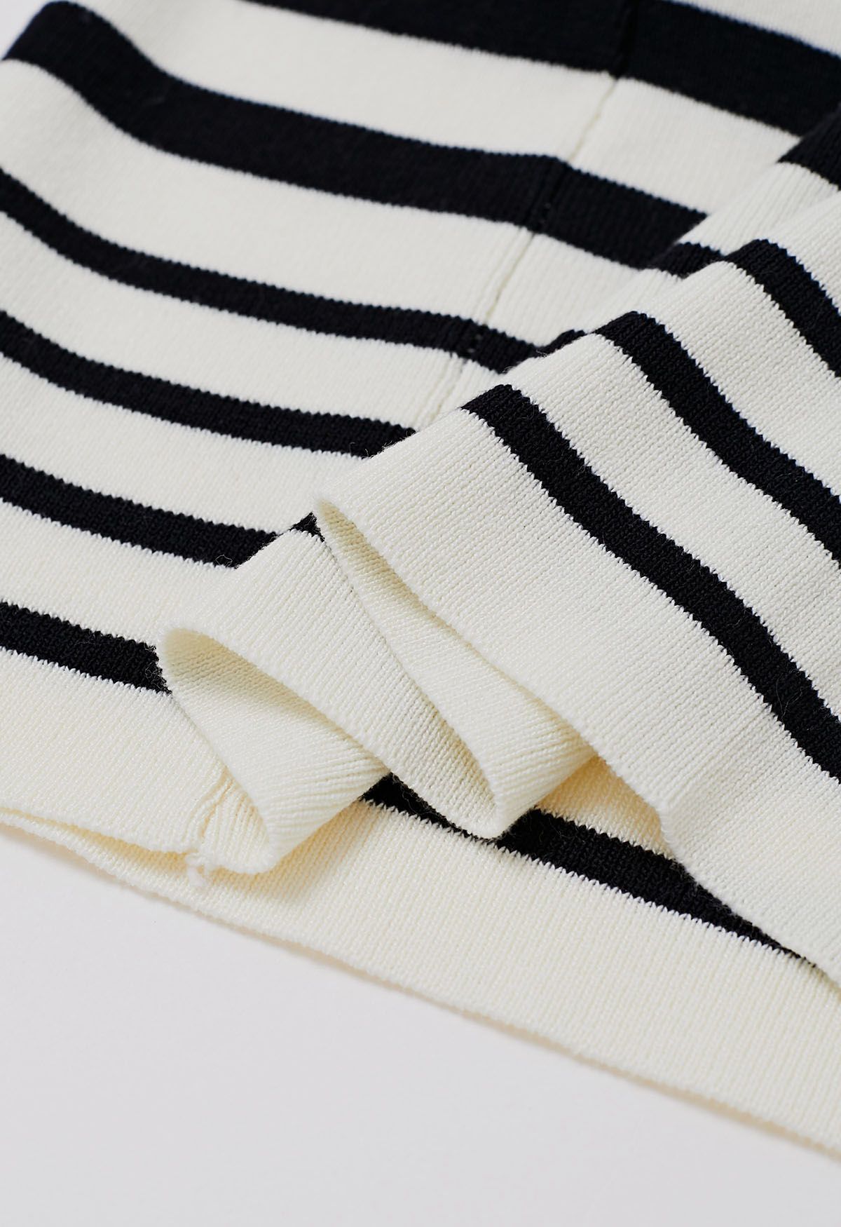 Haut caraco en tricot à rayures contrastées et bordure boutonnée