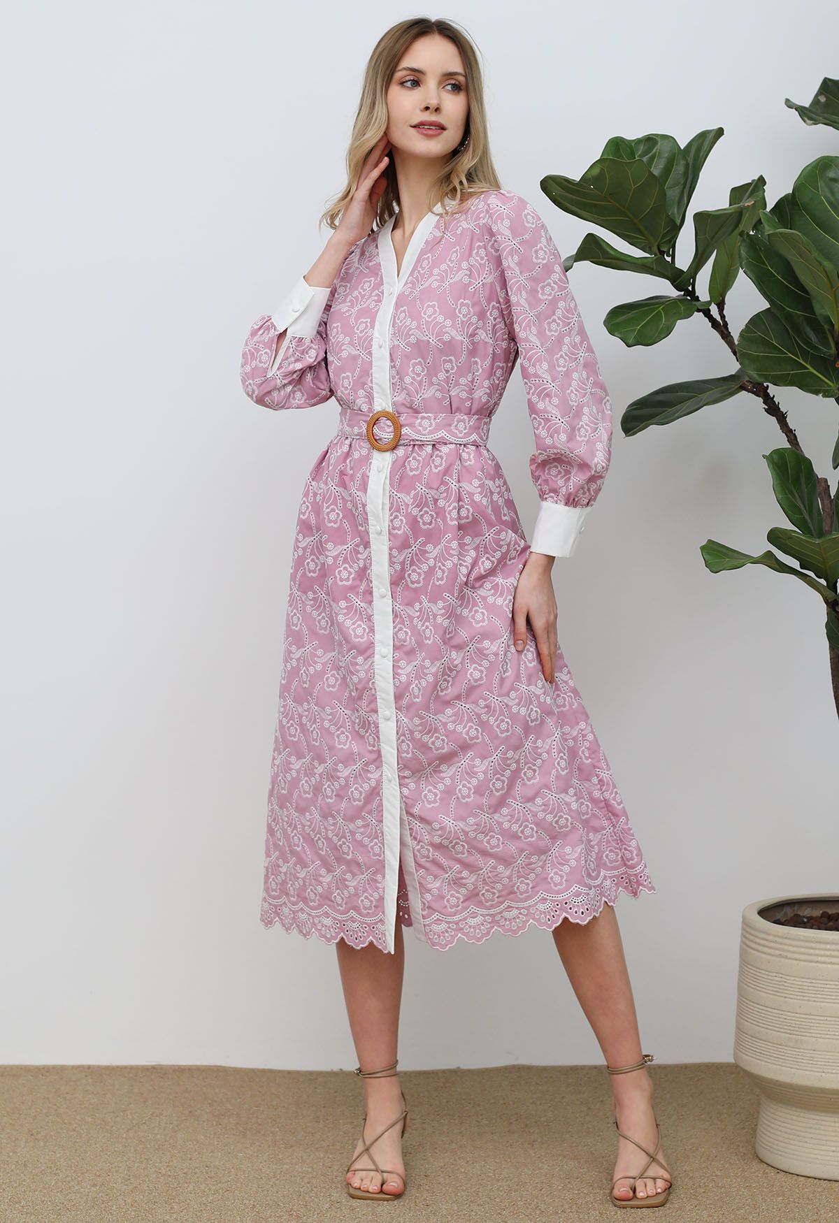 Robe boutonnée brodée Dancing Floret en rose