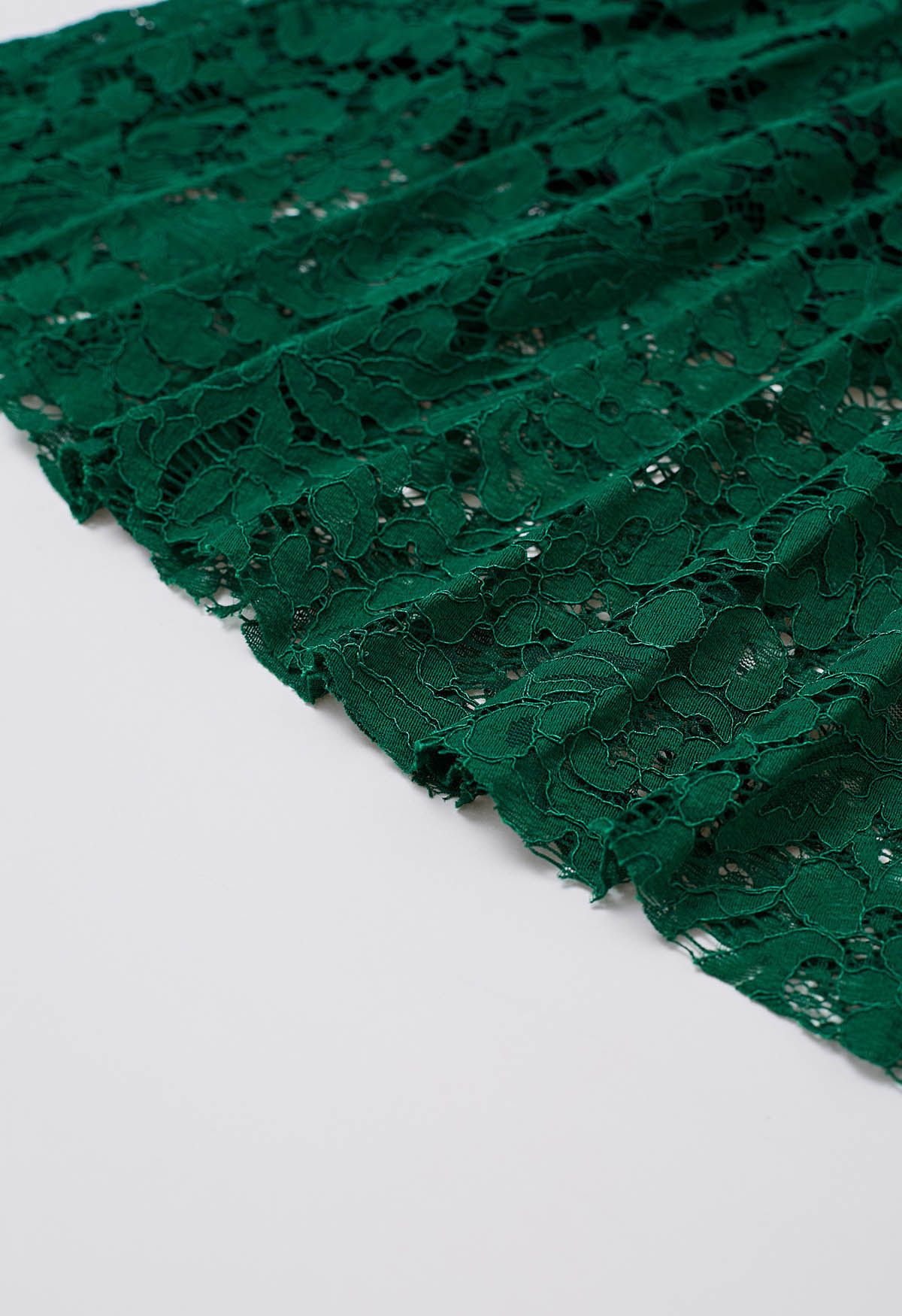 Jupe longue plissée épissée en dentelle florale en vert foncé