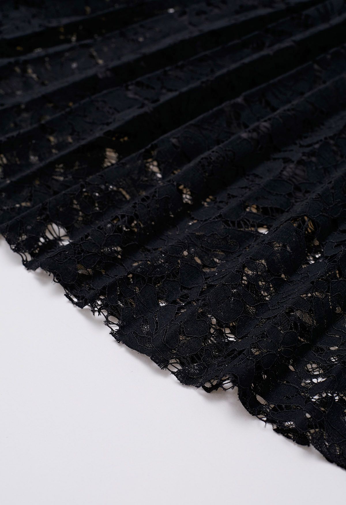 Jupe longue plissée épissé en dentelle florale en noir