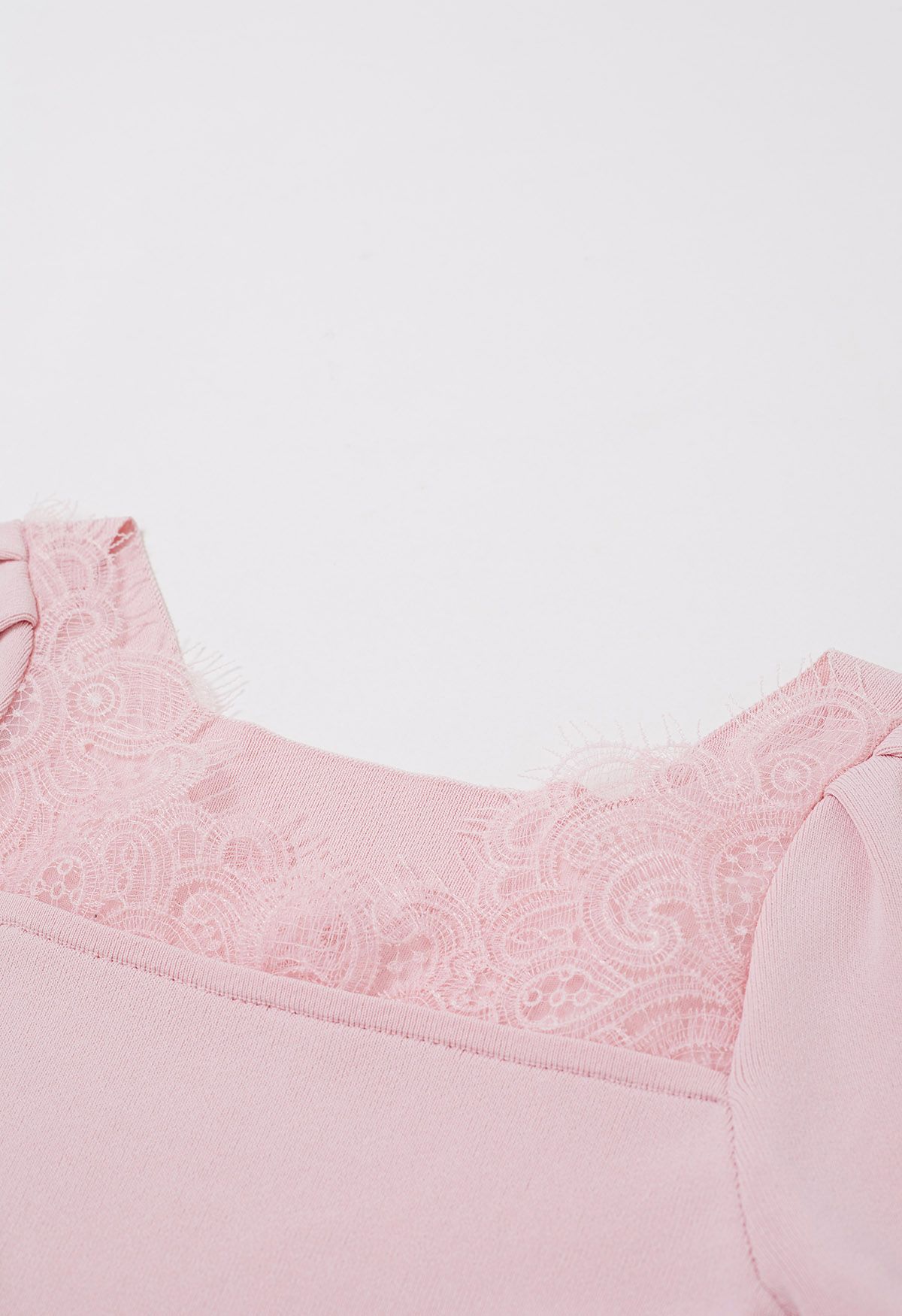 Haut en tricot à encolure carrée épissé en dentelle en rose