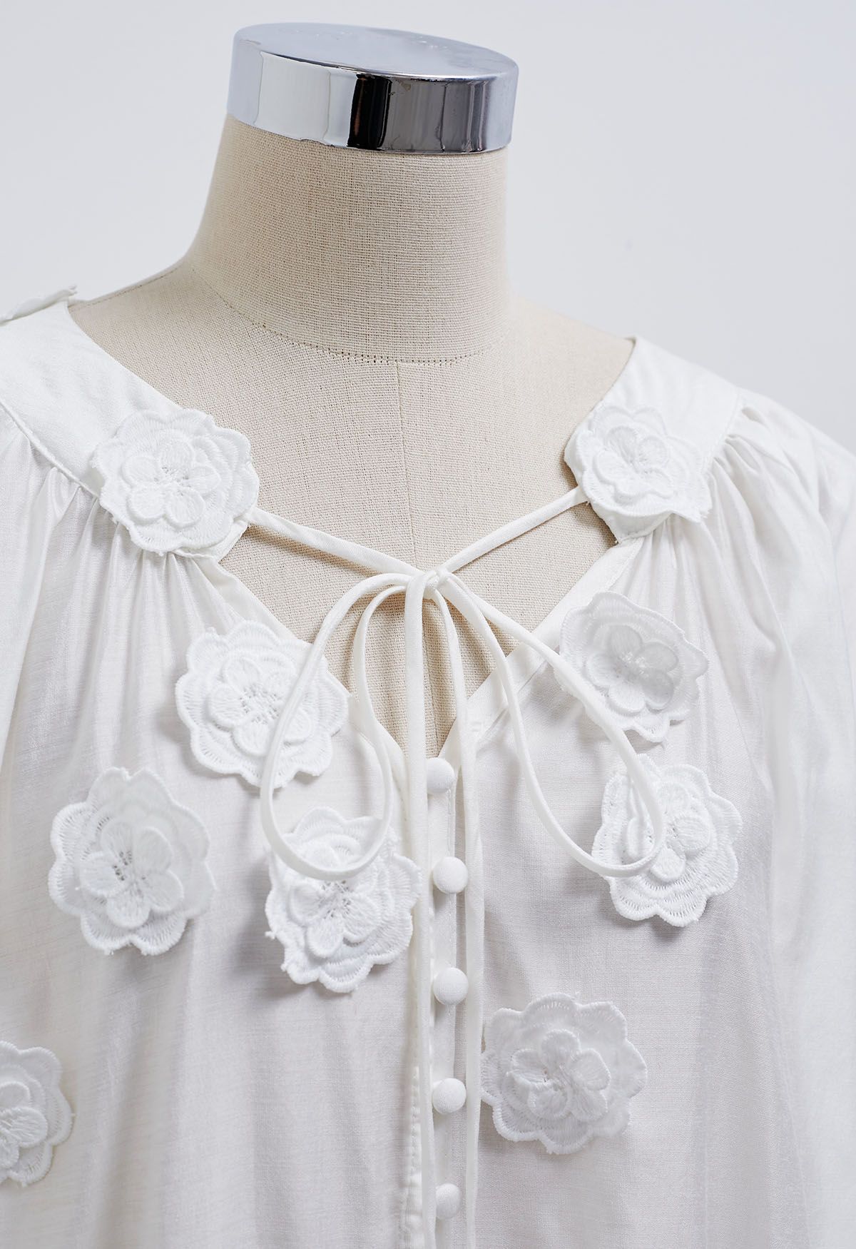 Chemise boutonnée à fleurs en dentelle 3D Romantic Blossom en blanc