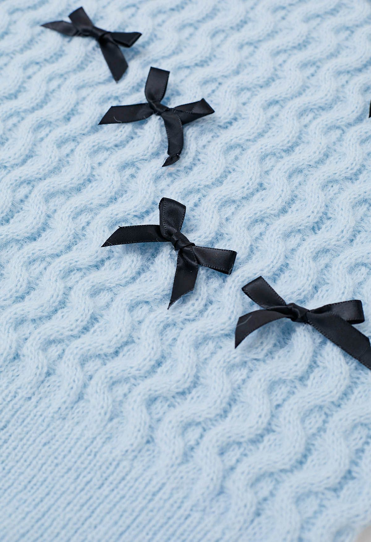 Attachant - Haut en tricot à manches courtes orné de nœud papillon en bleu