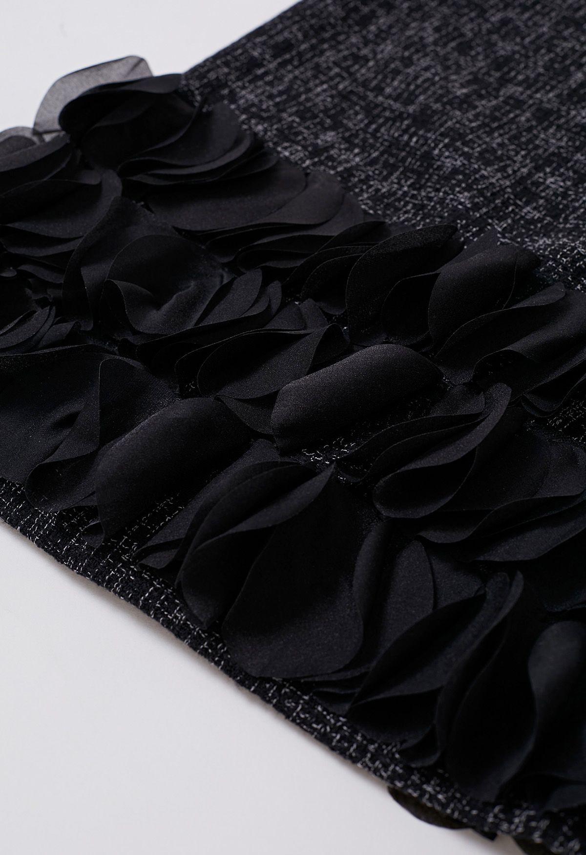 Robe sans manches en tweed à ourlet pétale 3D en noir
