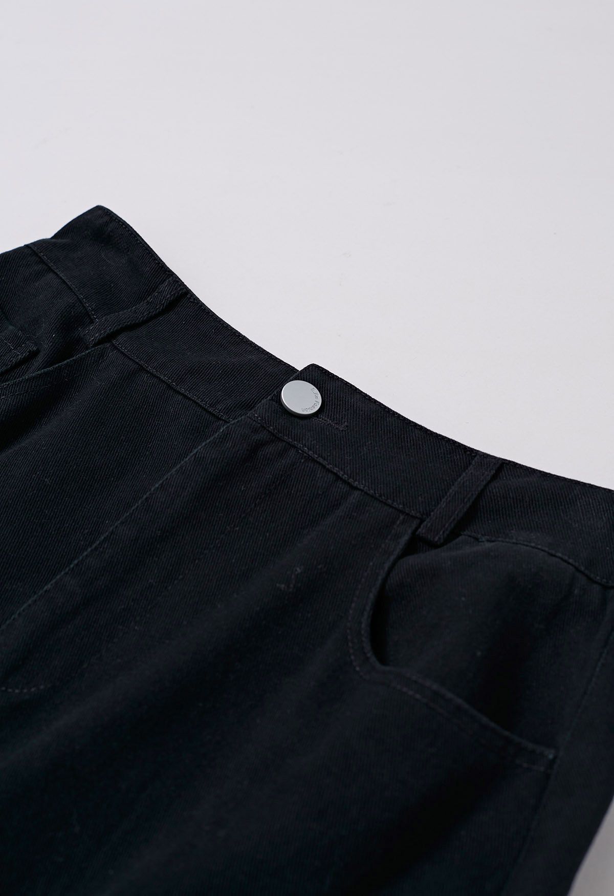 Jupe évasée en jean ceinturée avec poches et bordure en noir