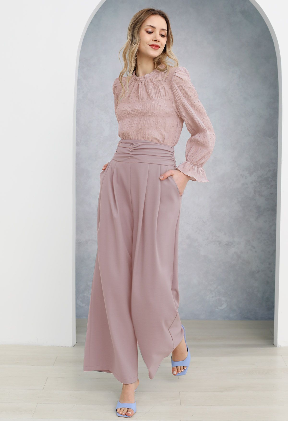 Pantalon large plissé taille haute froncé en rose