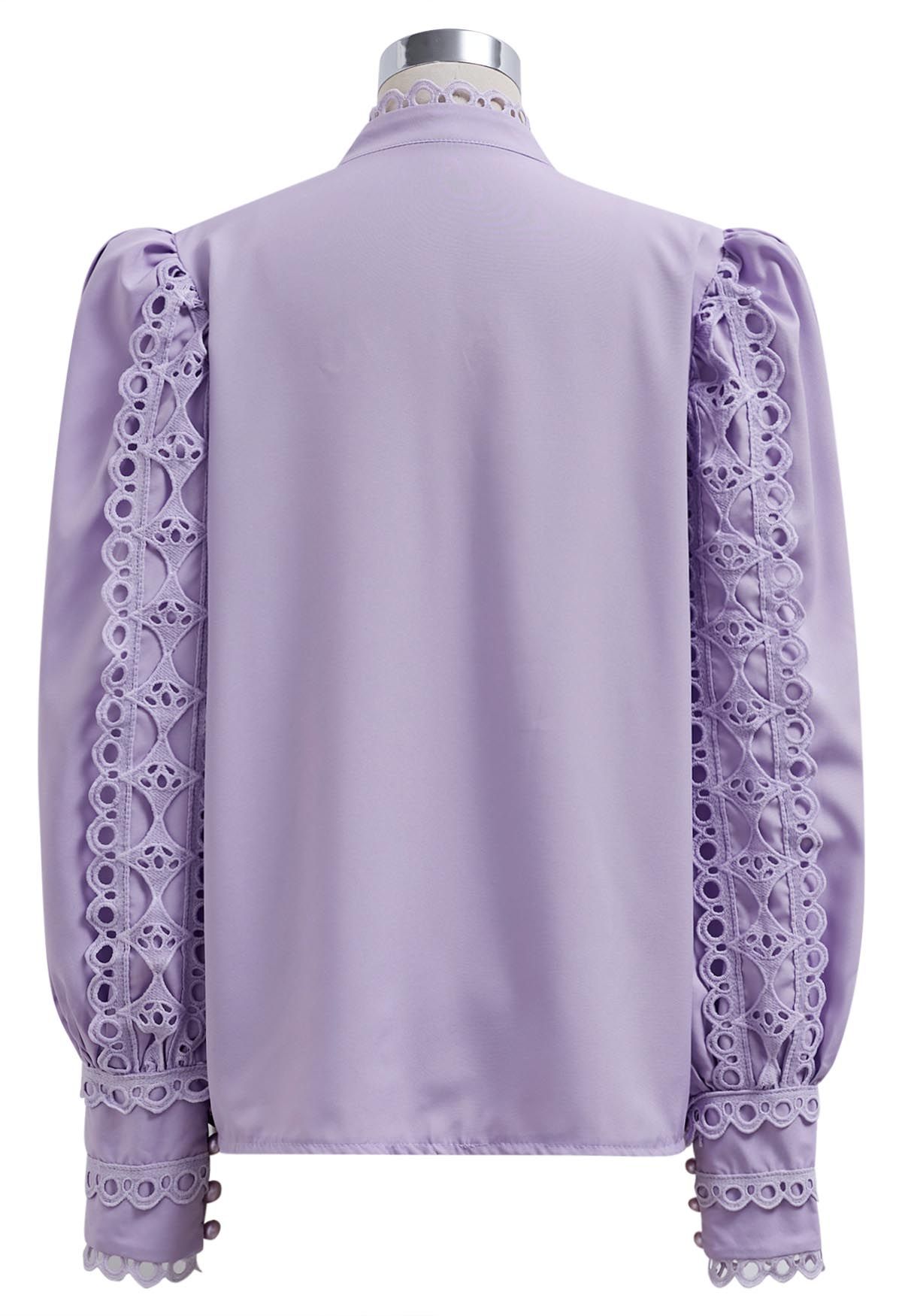 Chemise boutonnée à manches bulles et découpes exquises en lilas