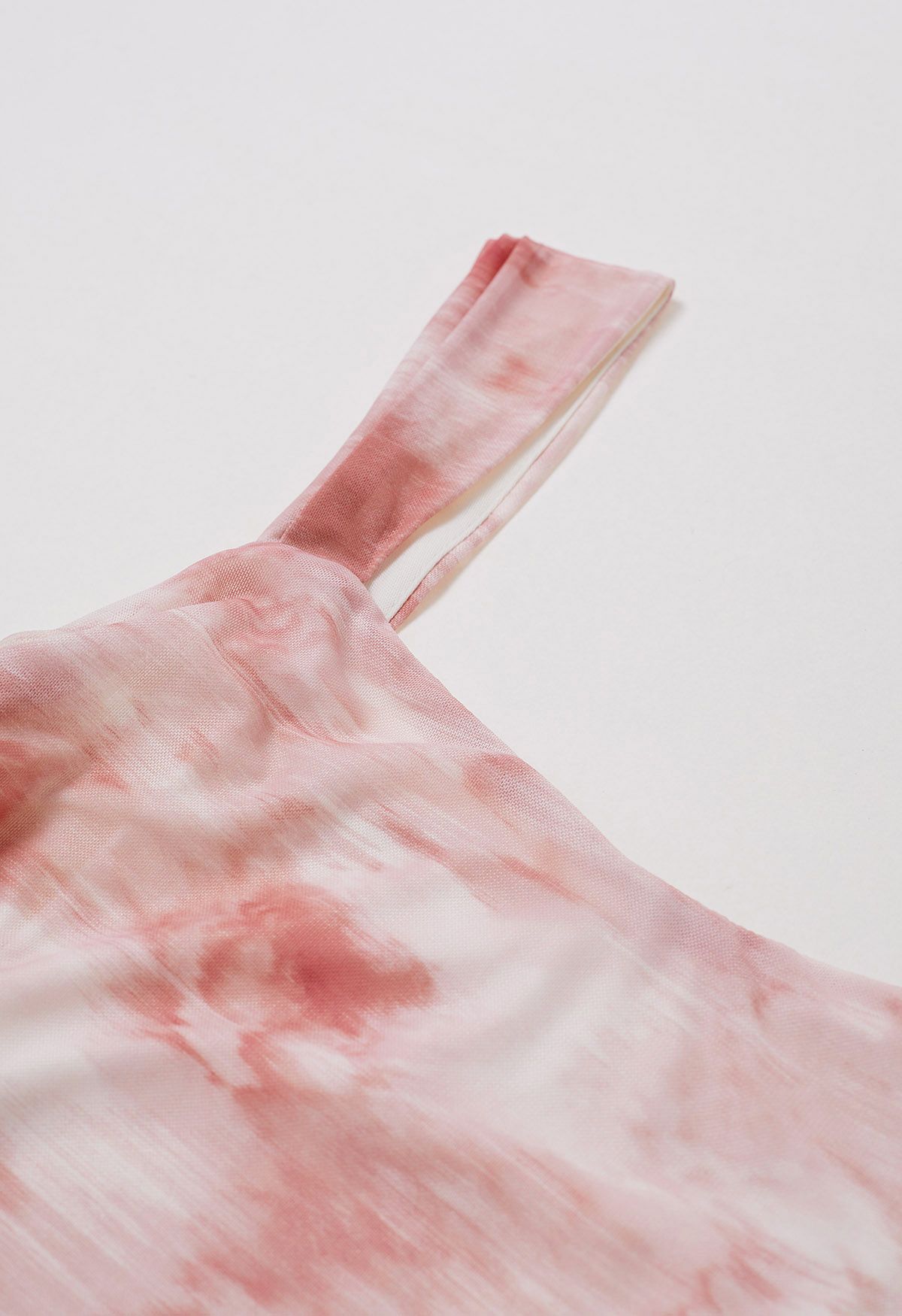 Robe midi à larges bretelles en maille froncée aquarelle en rose