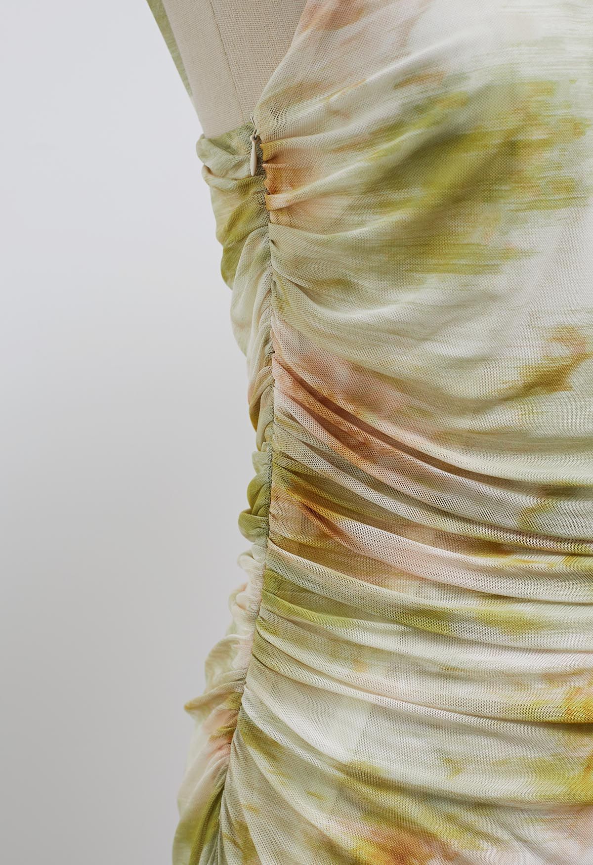 Robe midi à larges bretelles en maille froncée aquarelle en pistache