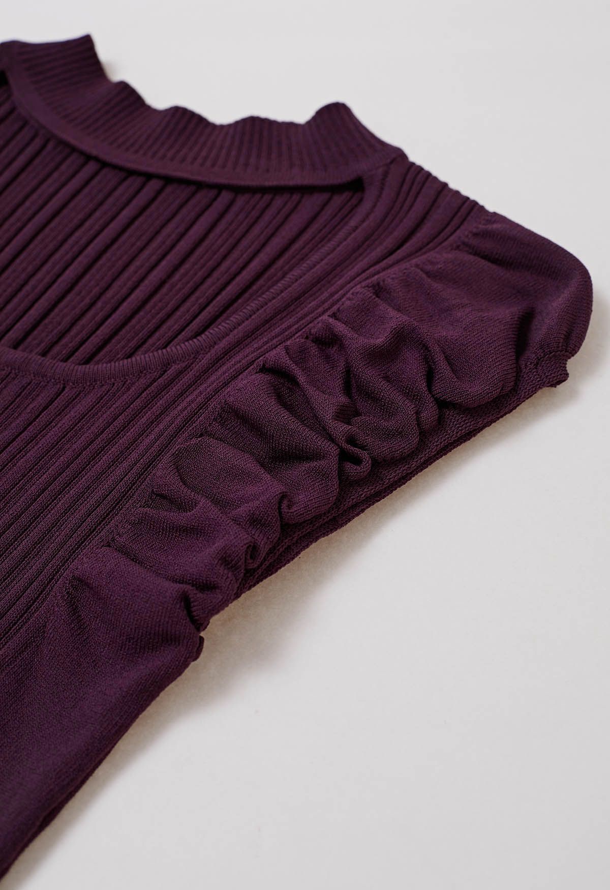Haut en tricot froncé à manches courtes et col ras du cou en violet