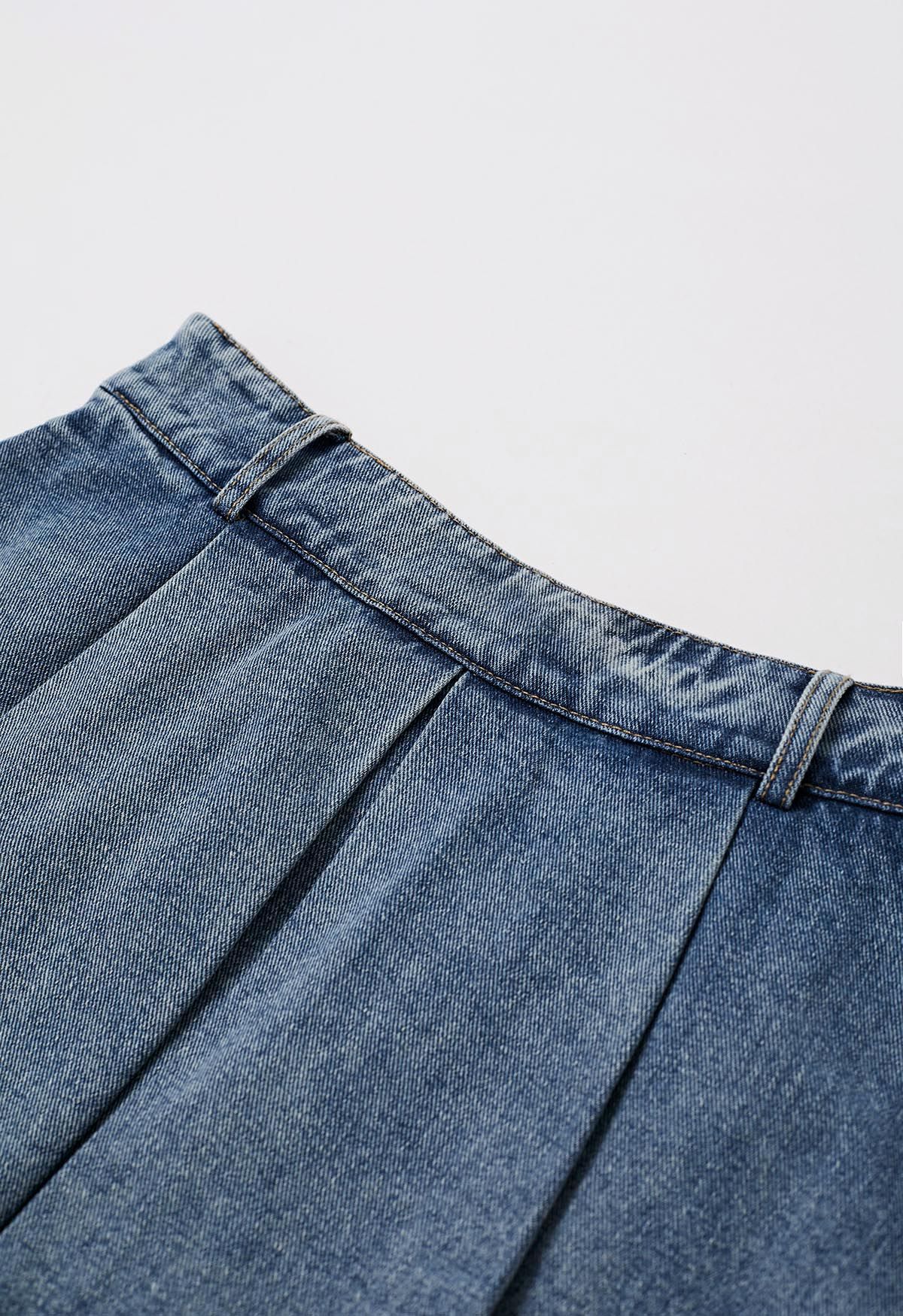 Mini-jupe-short en jean avec ceinture plissée sur le devant, bleu