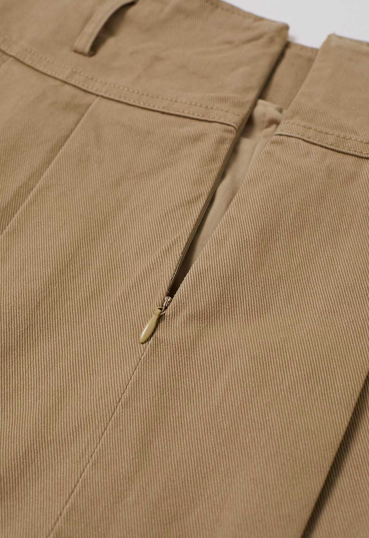 Mini-jupe en jean plissée classique avec ceinture en beige clair