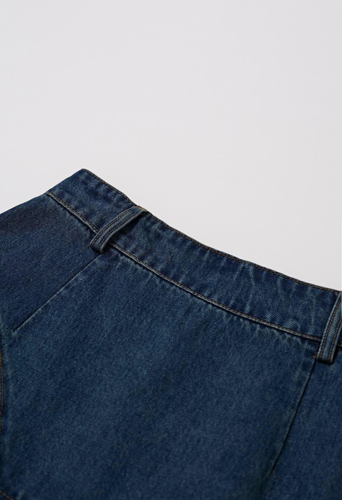 Mini-jupe évasée en jean au design distinctif en bleu