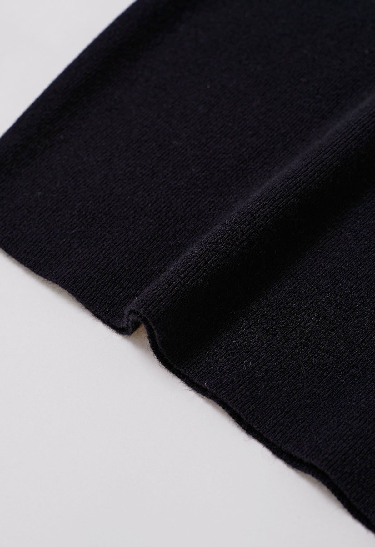 Haut en tricot à col montant et manches aux coudes en noir