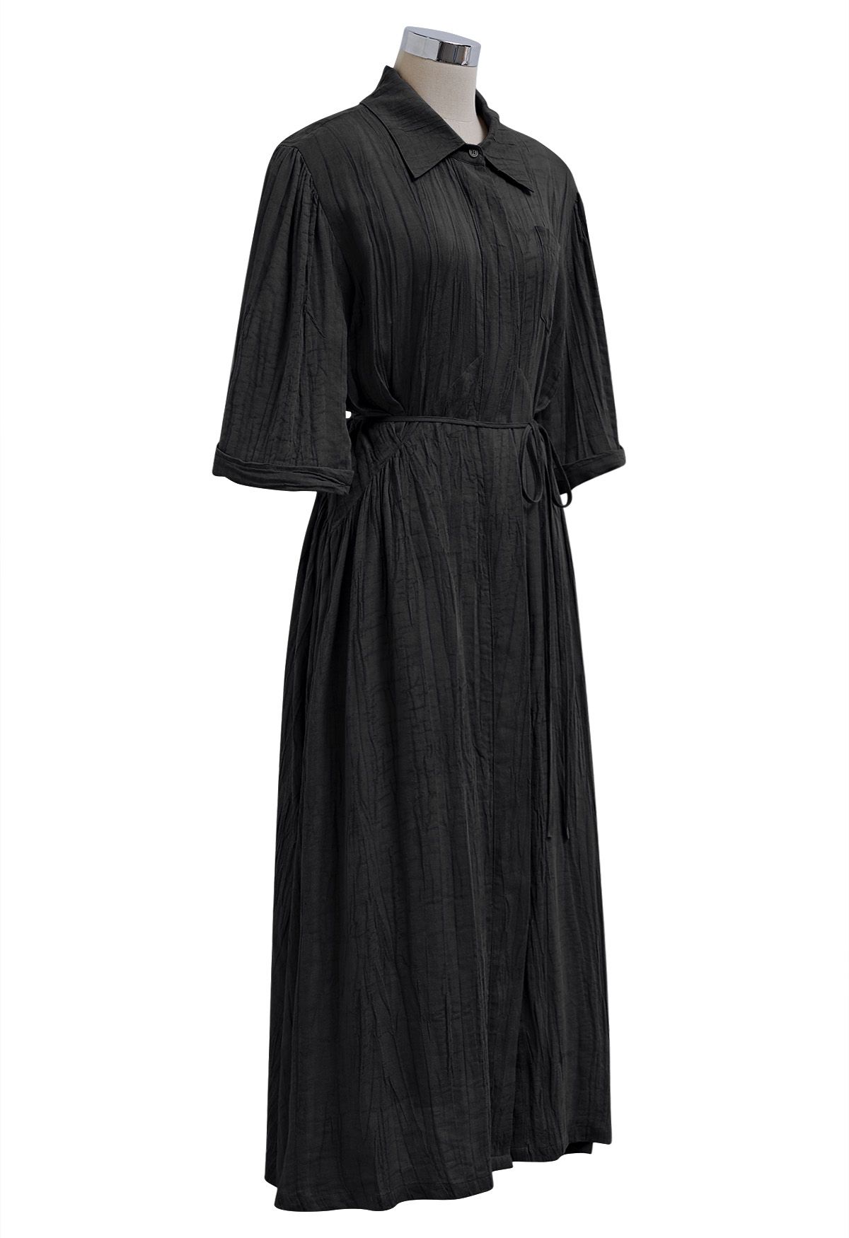 Robe chemise boutonnée à manches aux coudes et à la taille en noir