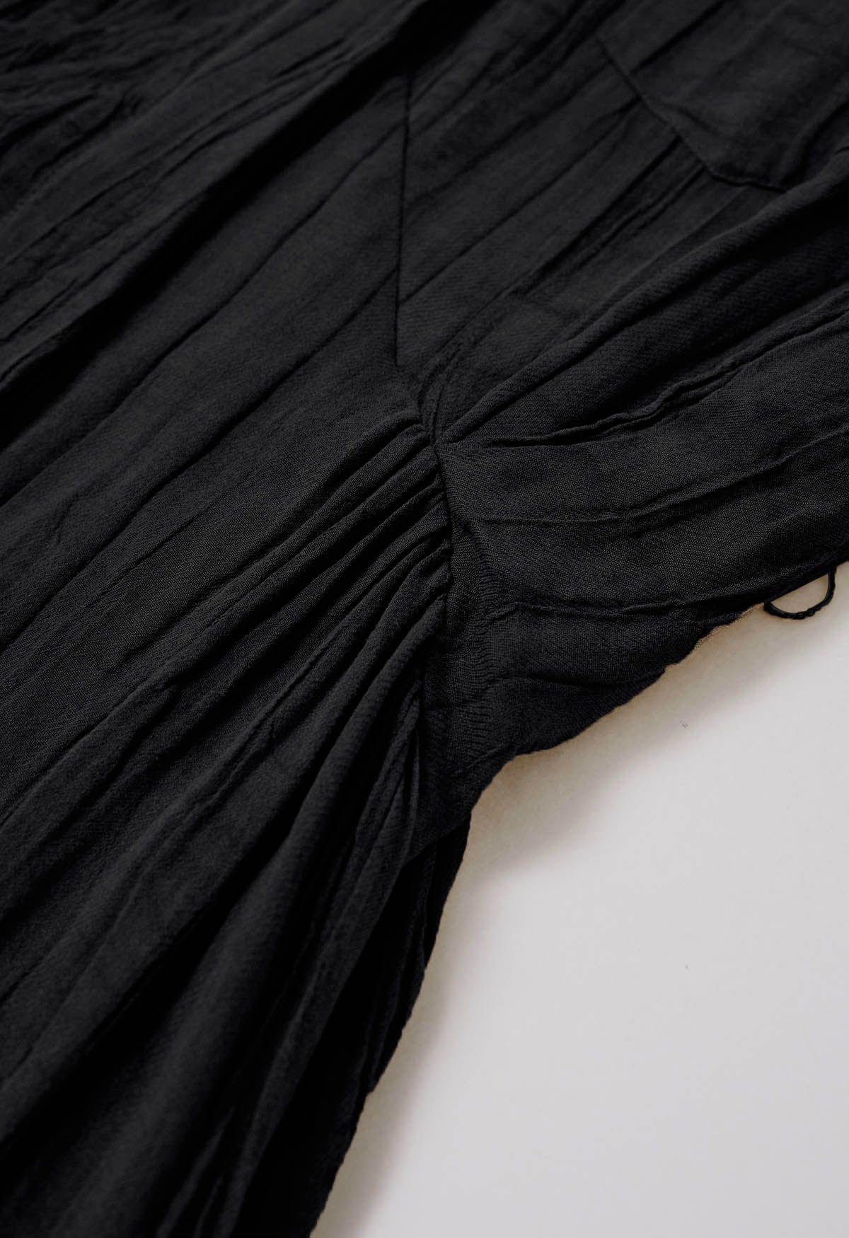 Robe chemise boutonnée à manches aux coudes et à la taille en noir