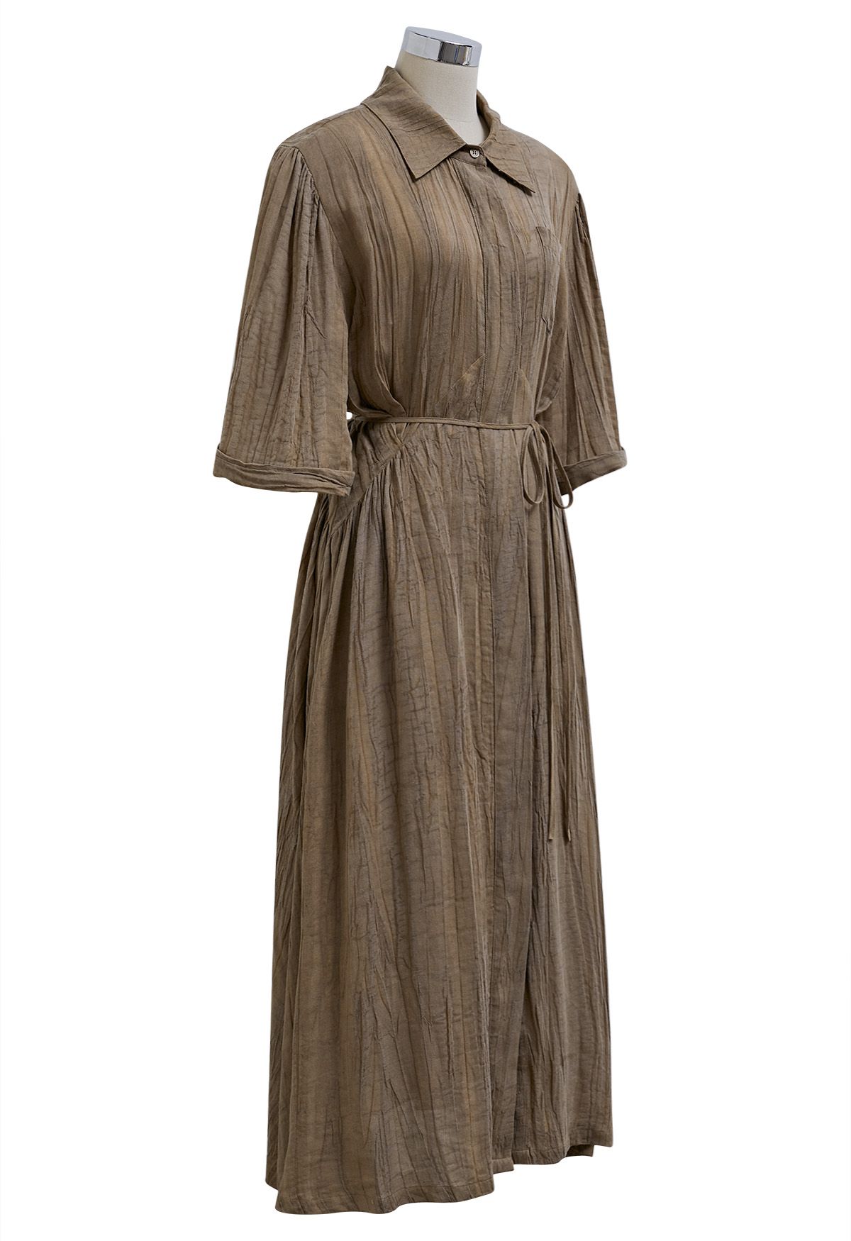 Robe chemise boutonnée à manches aux coudes et à la taille en marron