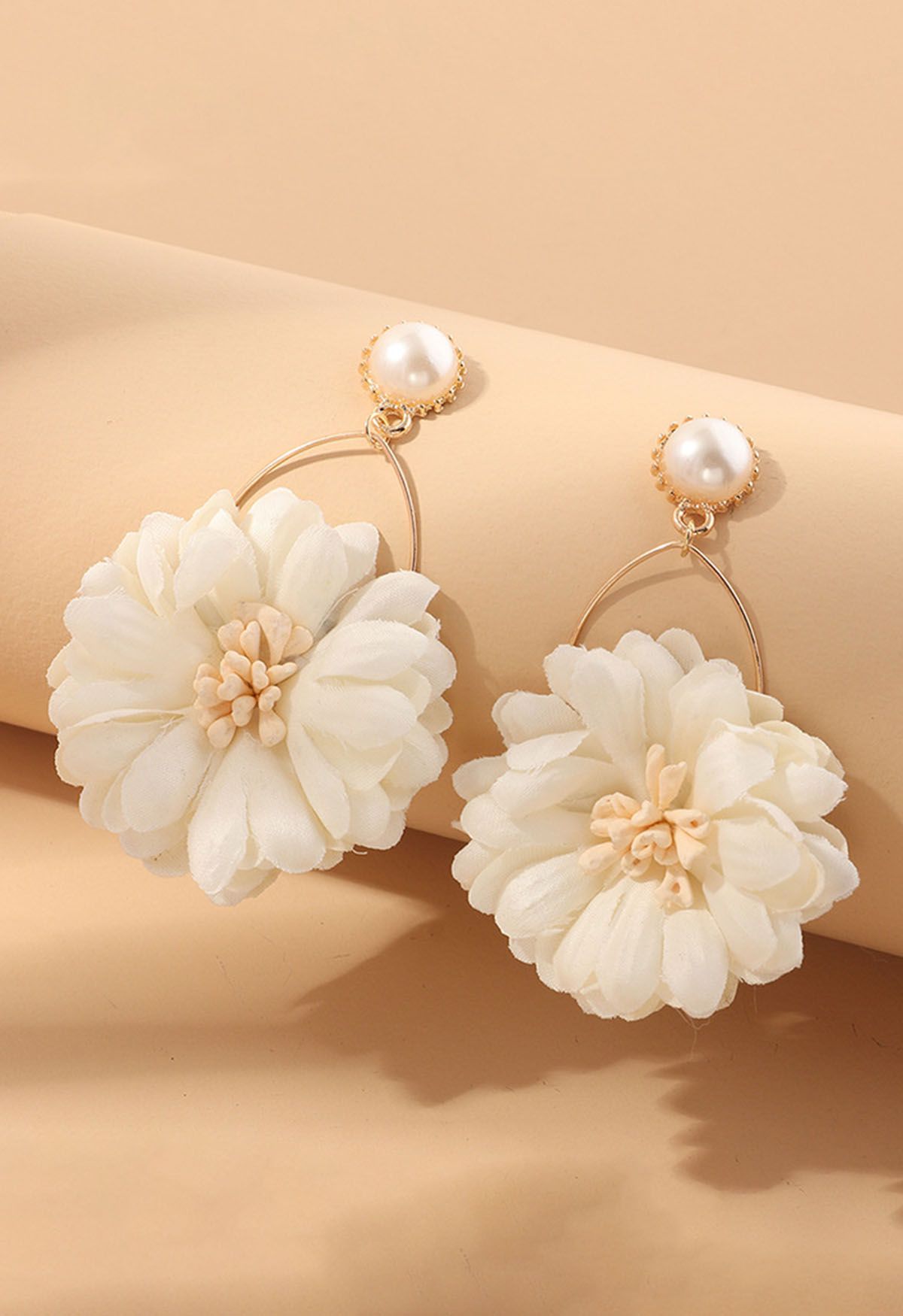 Boucles d'oreilles captivantes en perles de fleurs en crème