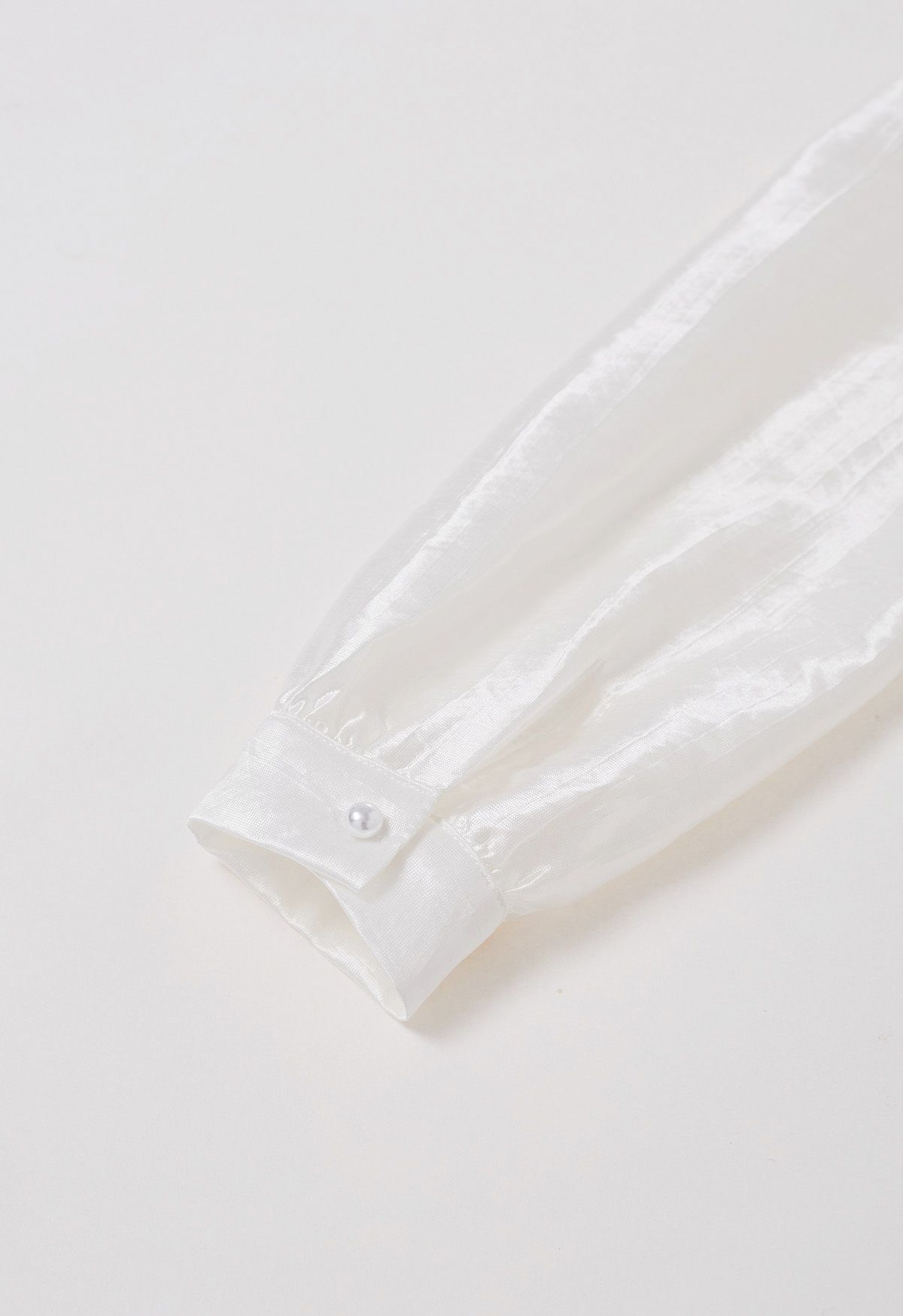 Chemise avec nœud à nouer en satin texturé en blanc