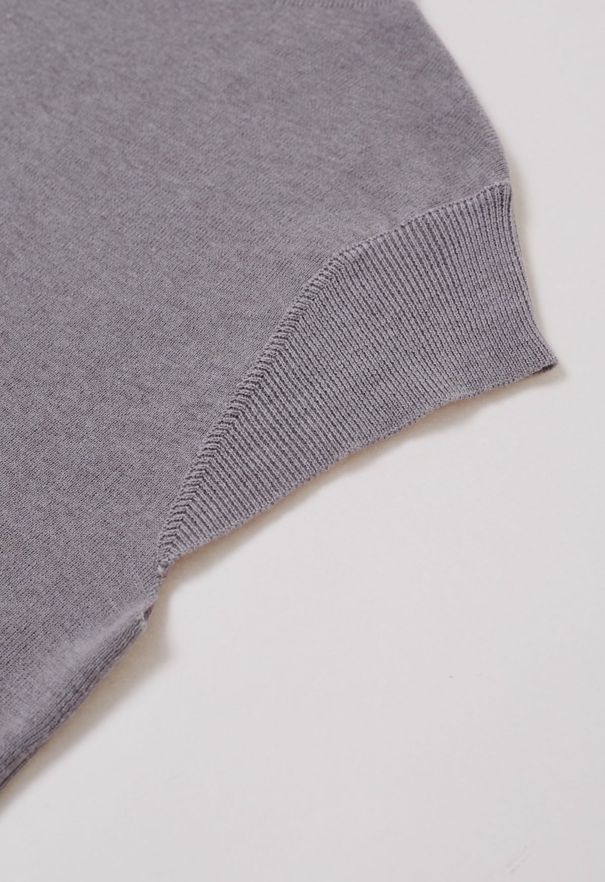 Haut en tricot à col montant avec cordon de serrage au dos en gris