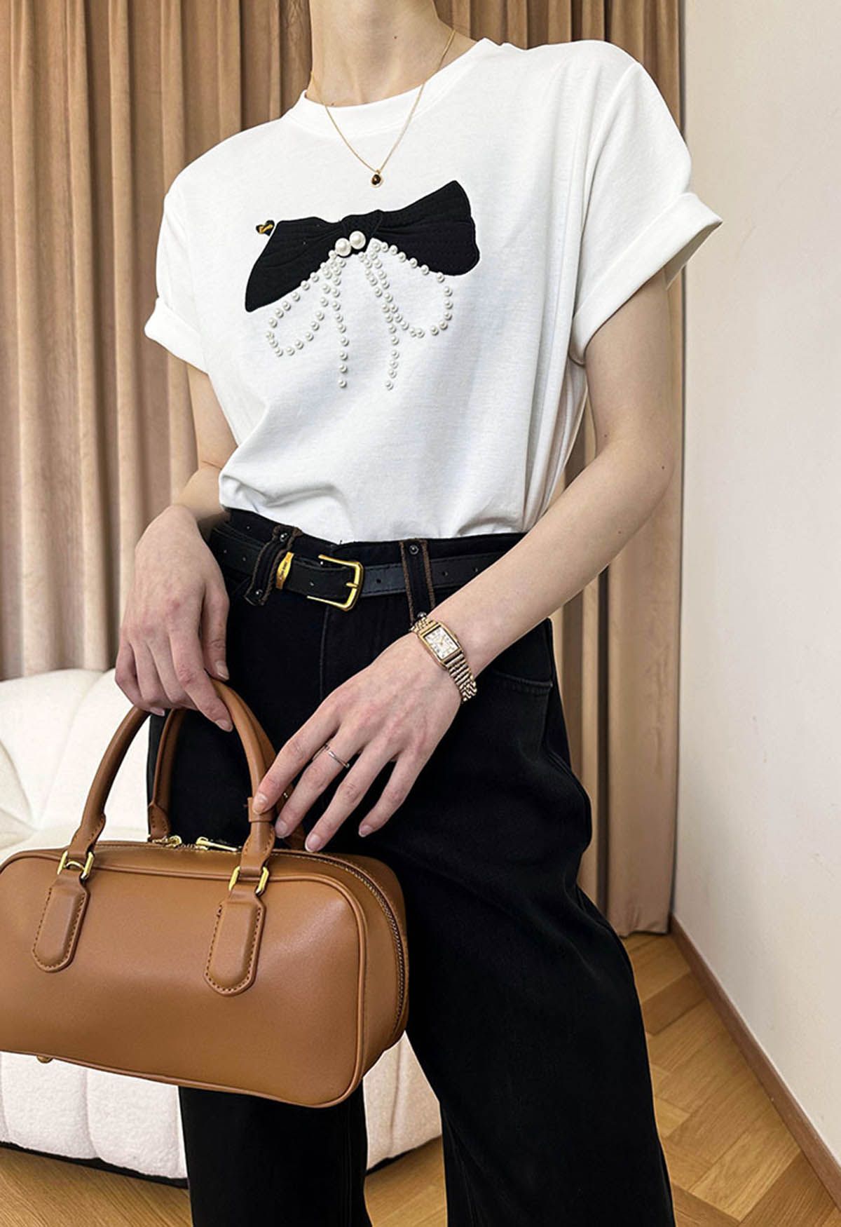 T-shirt orné de perles à motif nœud papillon en blanc