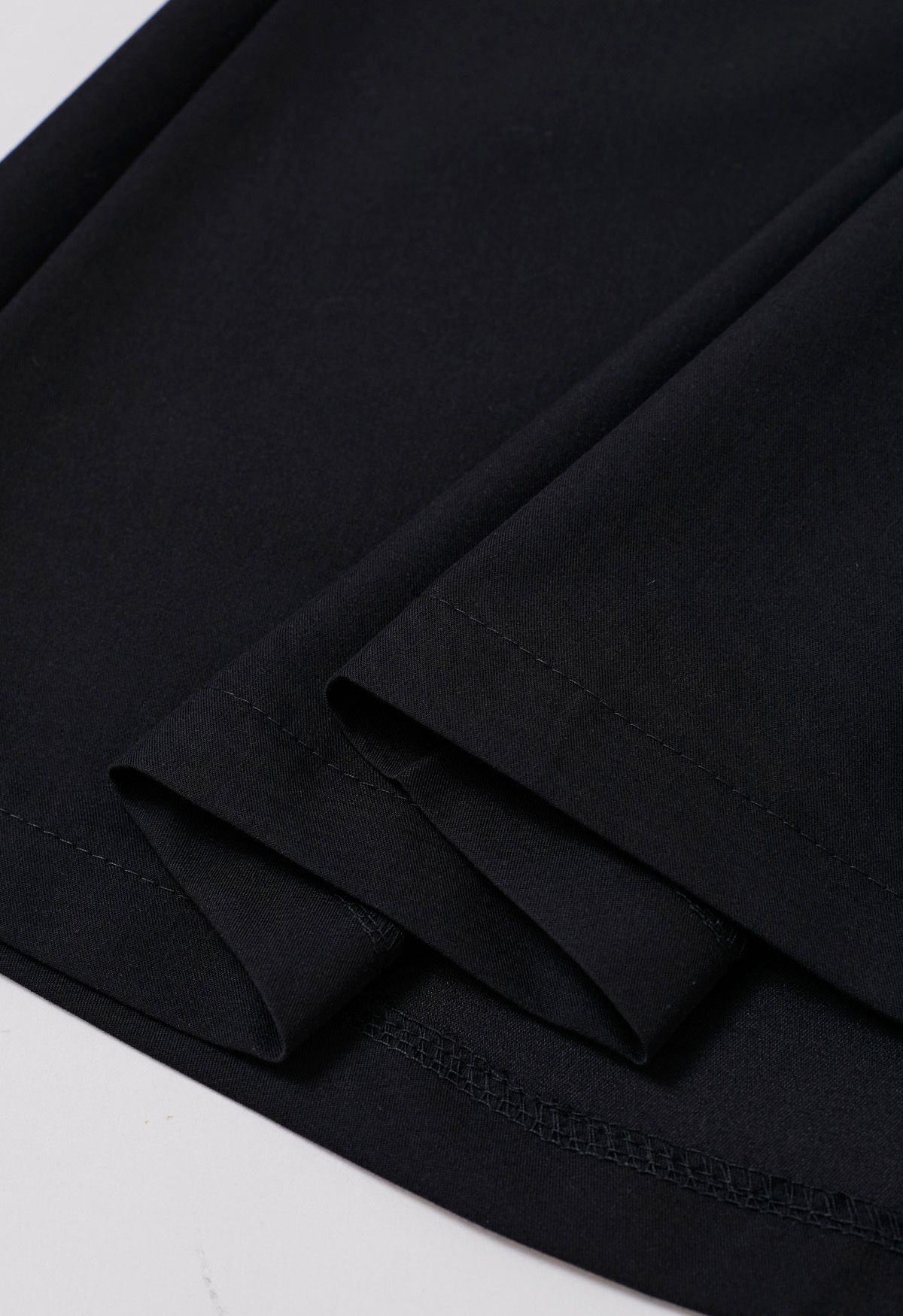 Jupe longue à taille plissée contrastée en noir