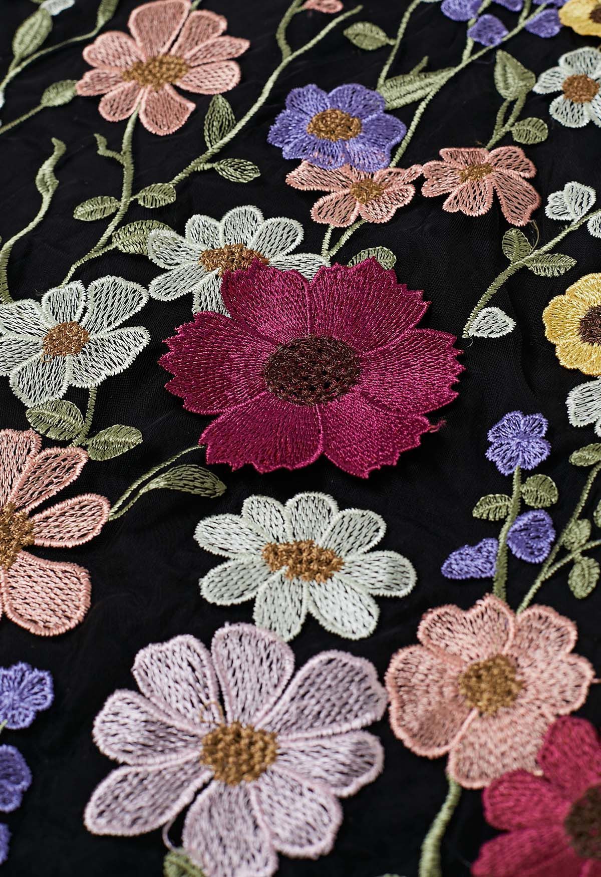 Robe longue en tulle à bretelles nouées et appliques florales 3D en noir