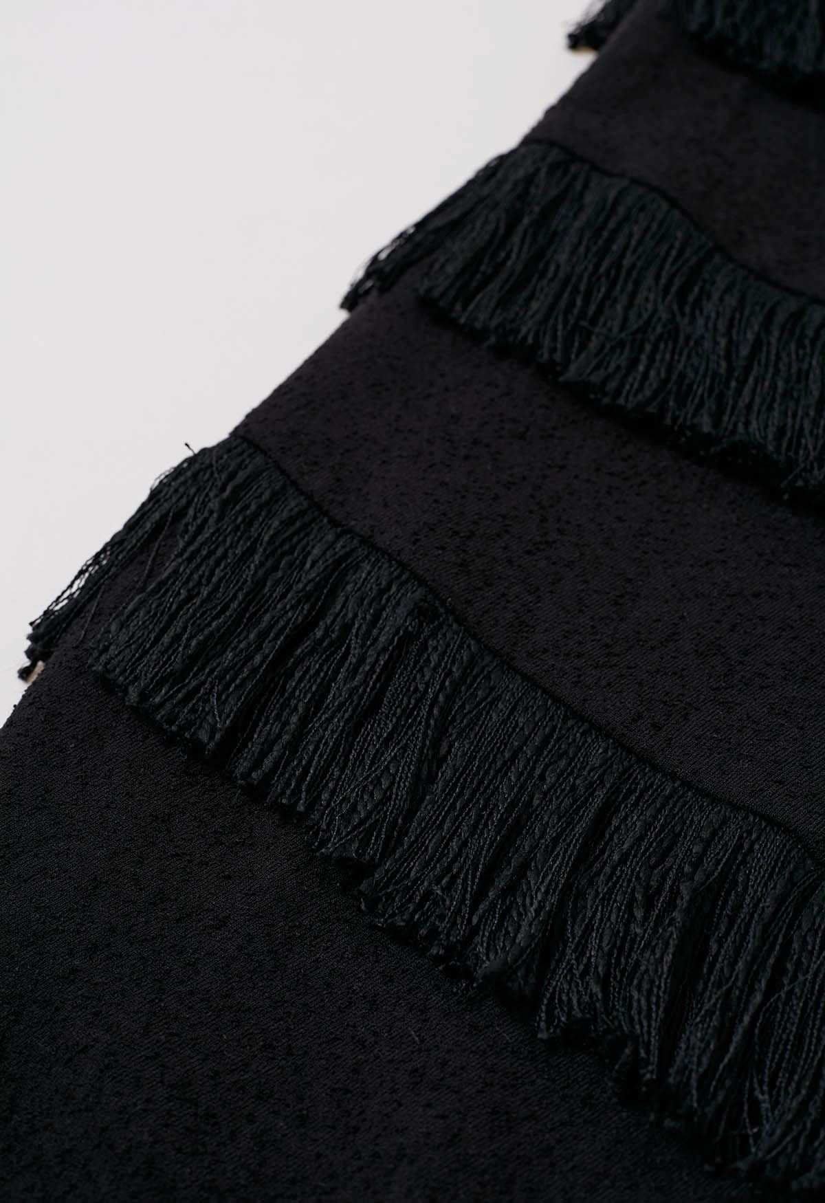 Robe caraco texturée à franges ludique en noir