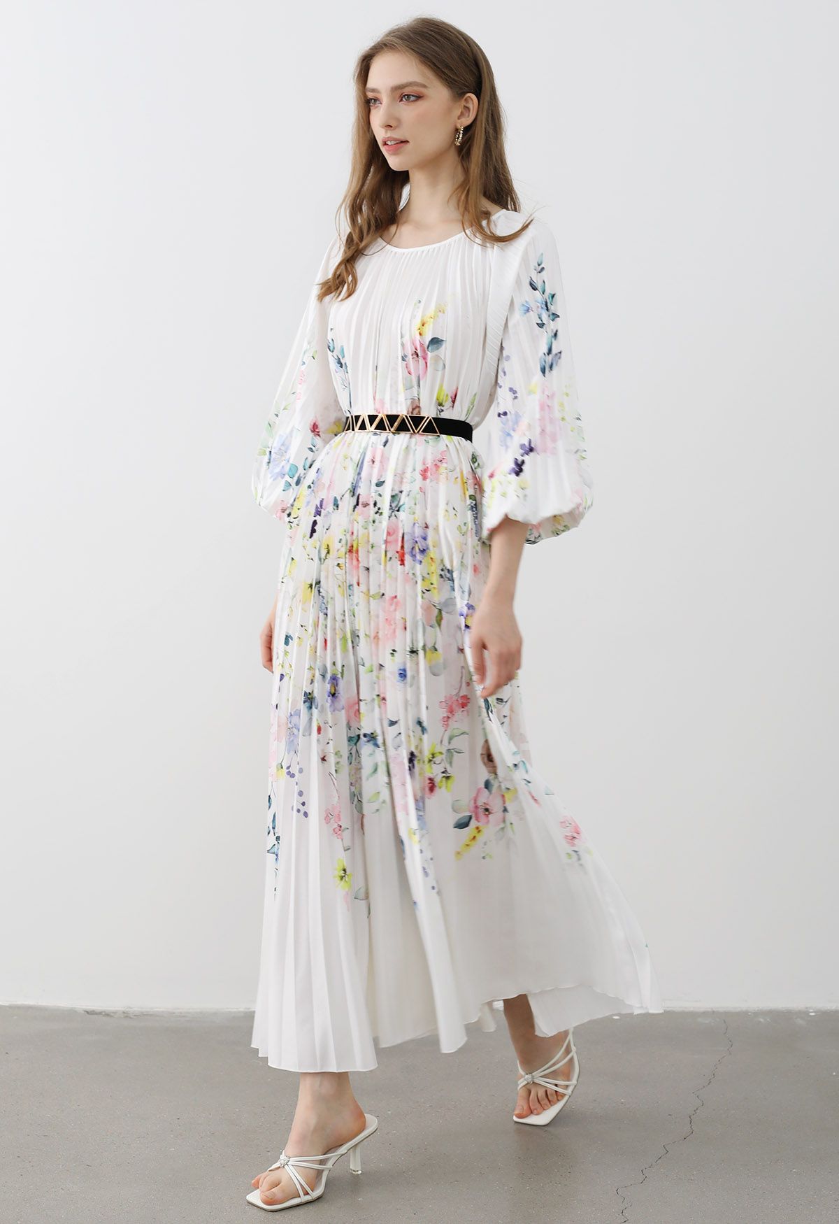 Blossoming Day - Robe longue plissée aquarelle en blanc