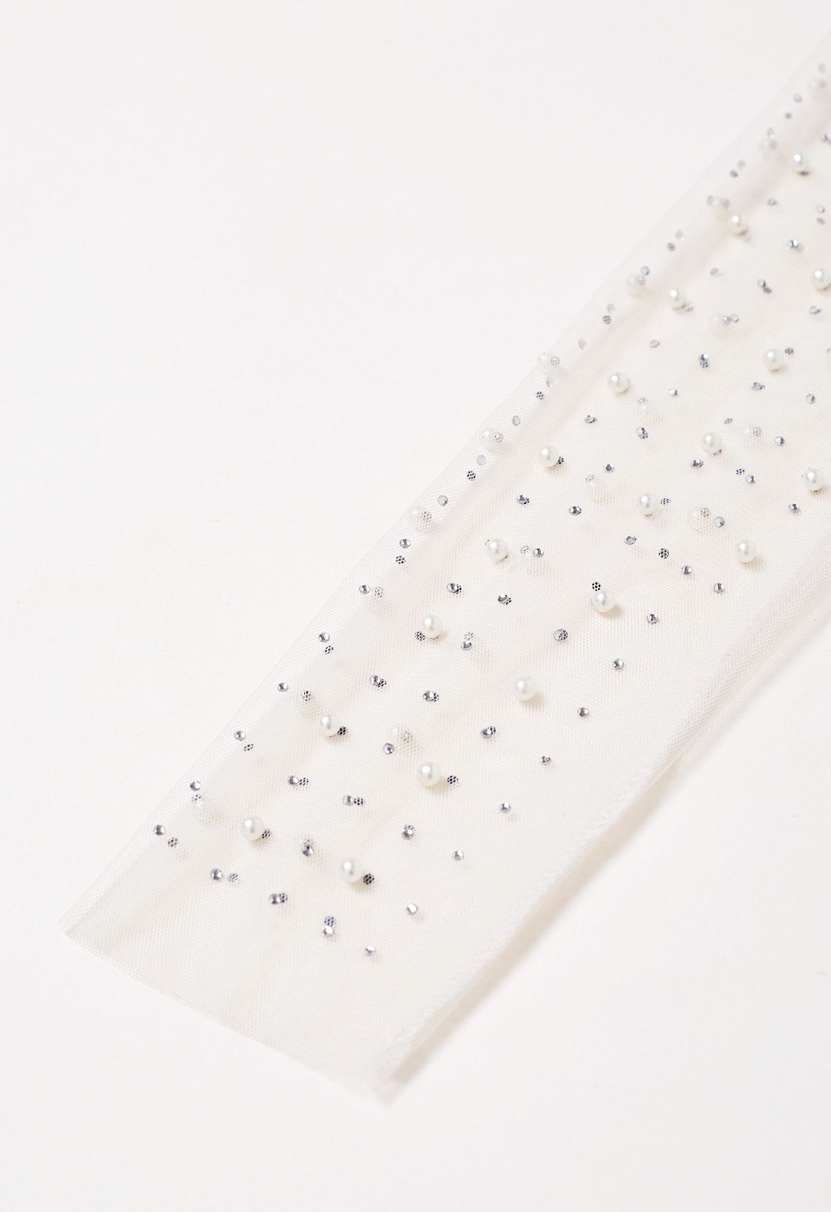 Robe cache-maillot en maille transparente ornée de perles en blanc