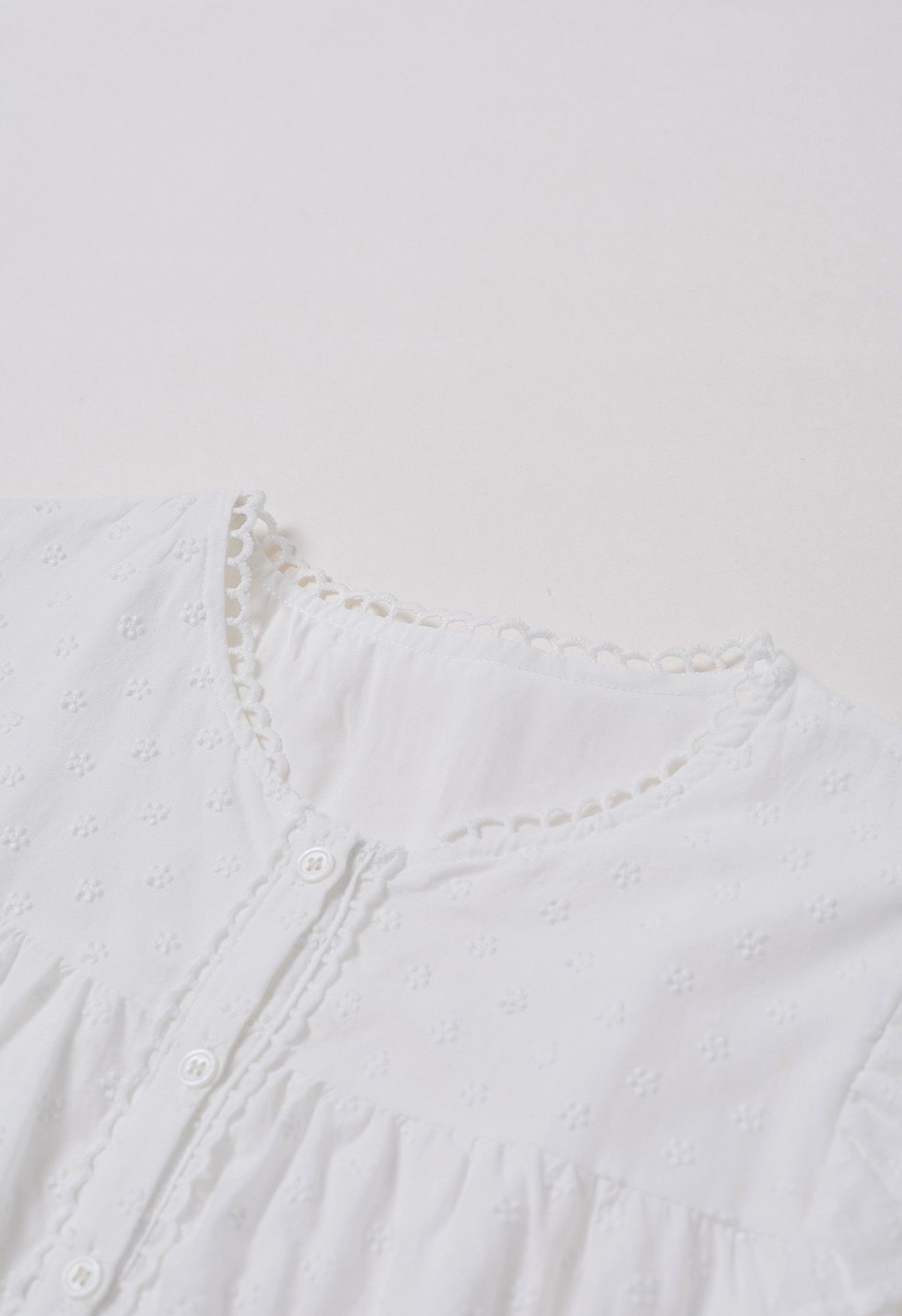 Mini-robe Dolly brodée Lovely Floret en blanc