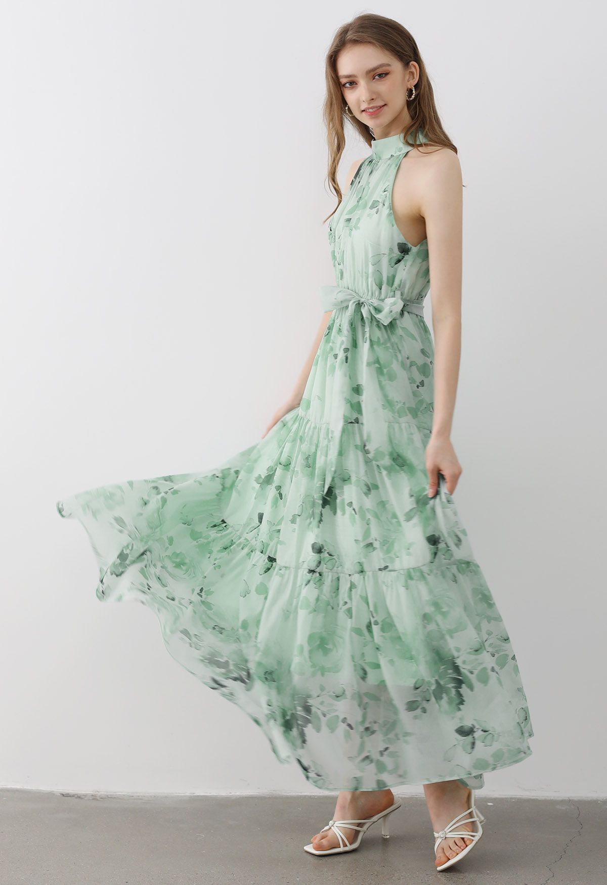 Robe longue florale à col licou et nouée à la taille, couleur menthe