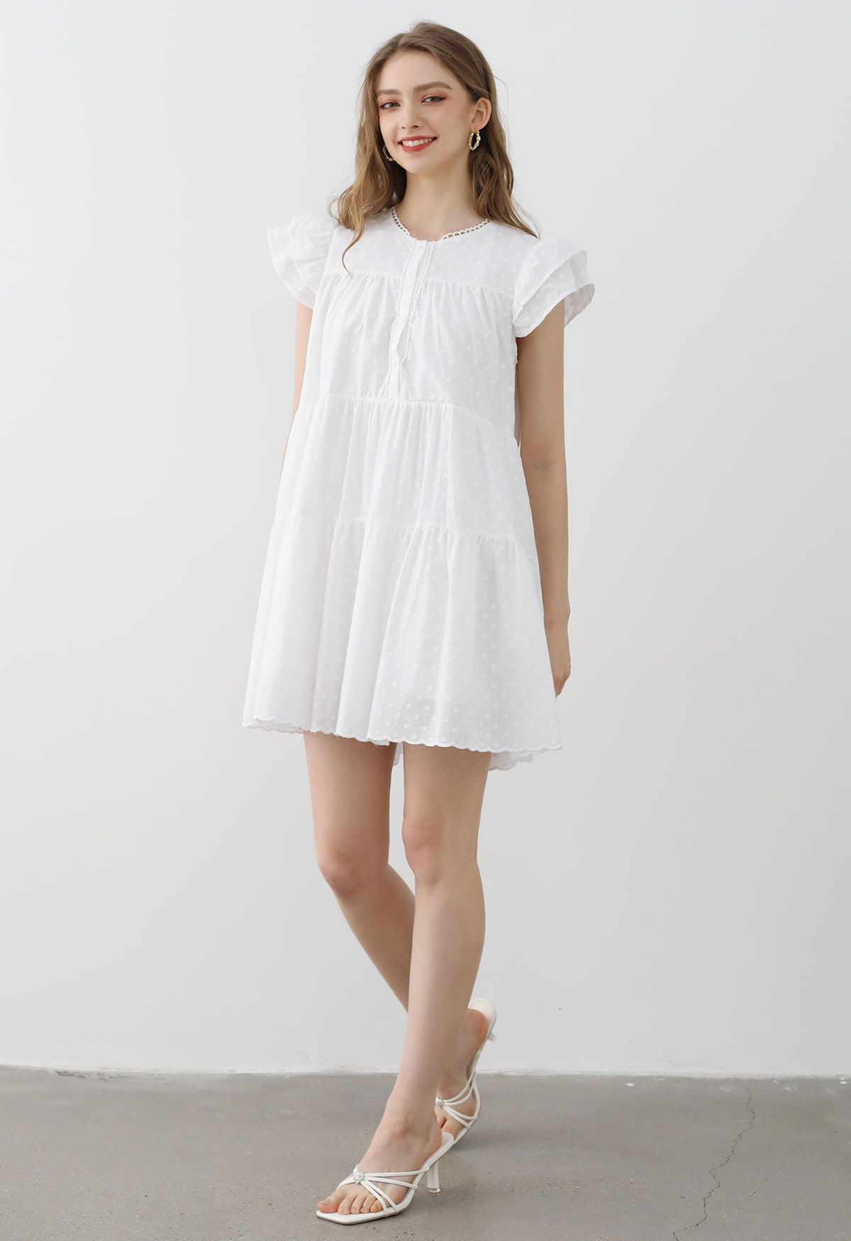 Mini-robe Dolly brodée Lovely Floret en blanc