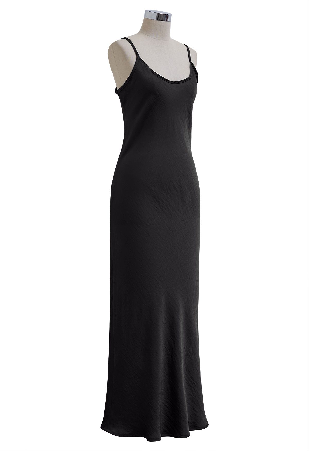 Robe longue dos nu en satin texturé en noir