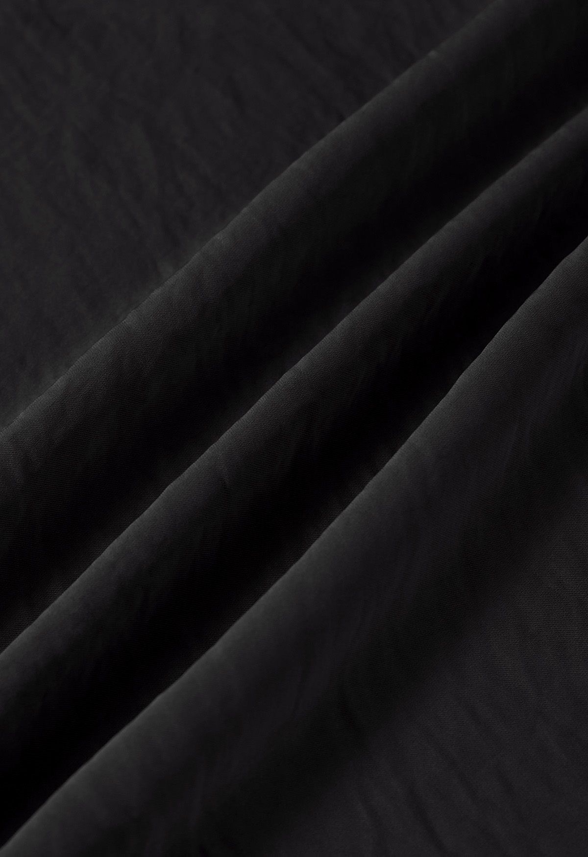 Robe longue dos nu en satin texturé en noir