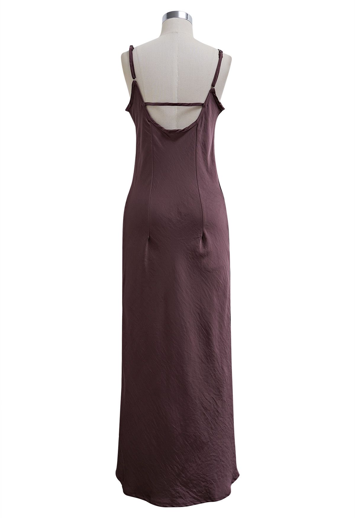 Robe longue dos nu en satin texturé en prune