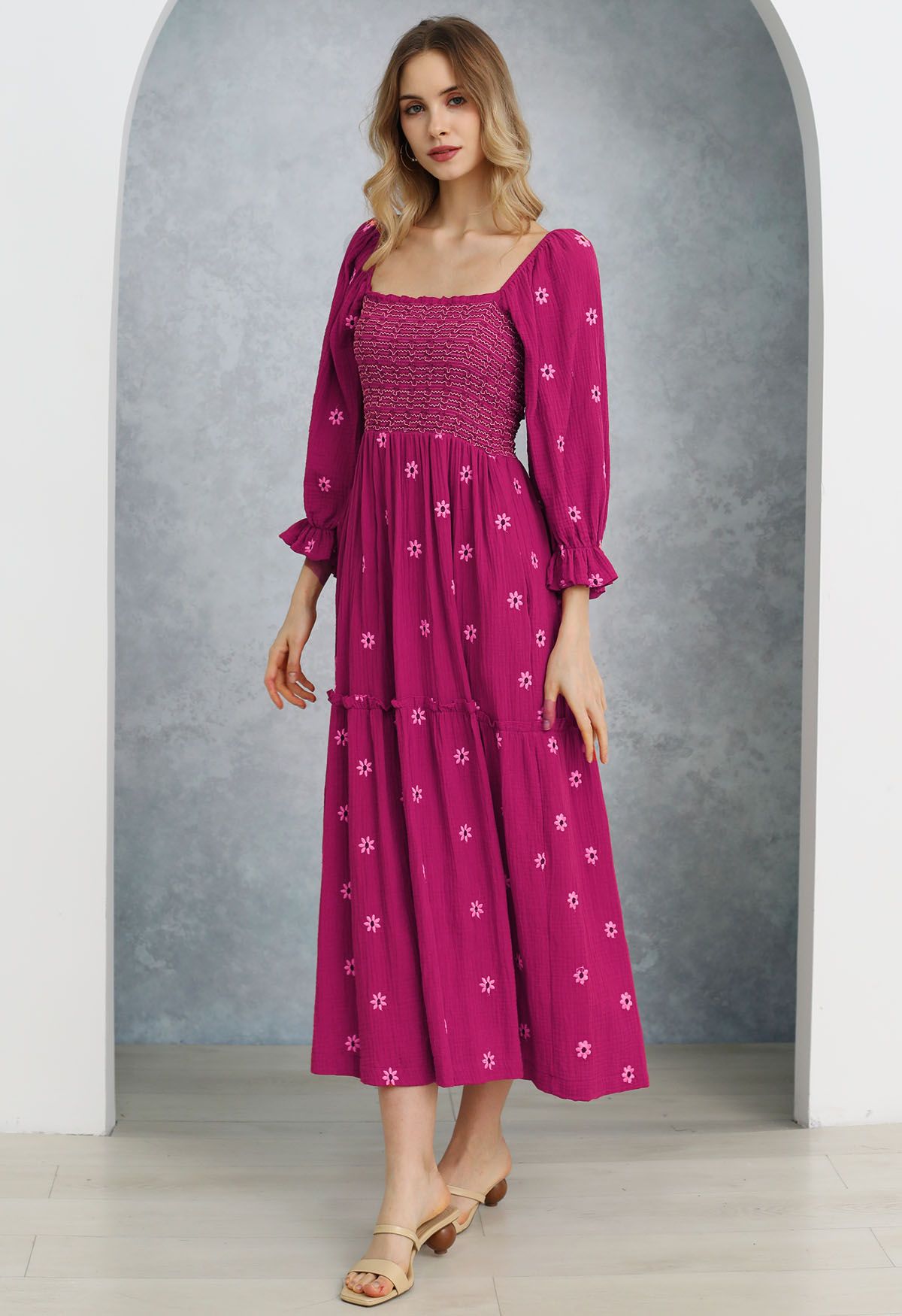 Robe midi à col carré brodée Floret en rose vif