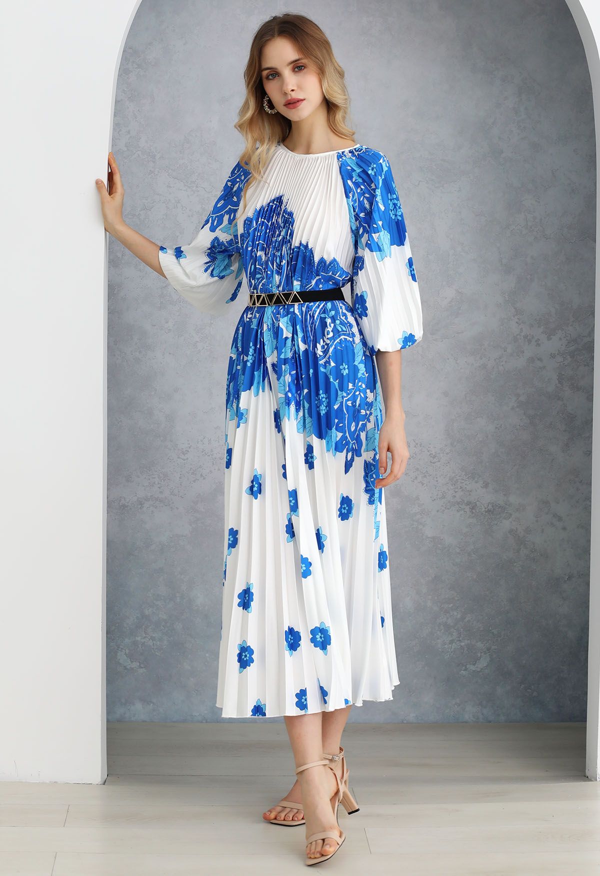 Blossoming Day - Robe longue plissée aquarelle en bleu