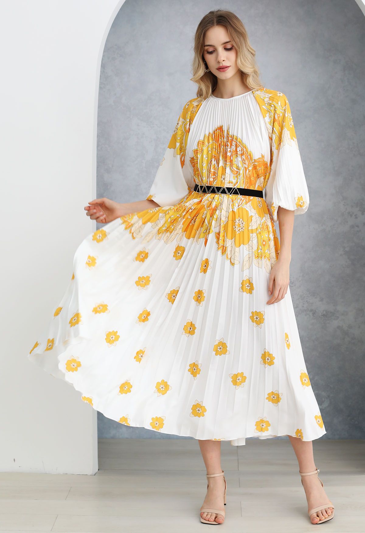 Blossoming Day - Robe longue plissée aquarelle en jaune